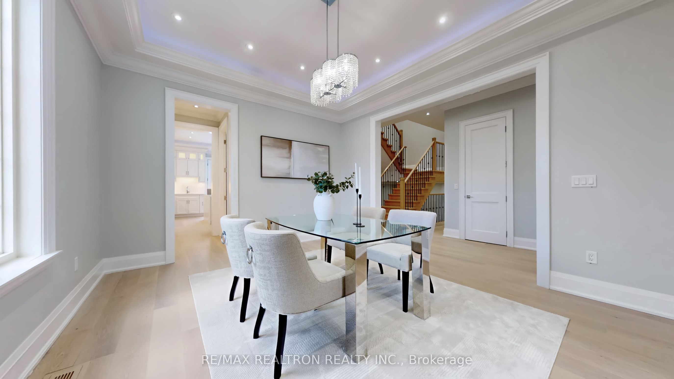 9 Roxaline Street Property Photo 6