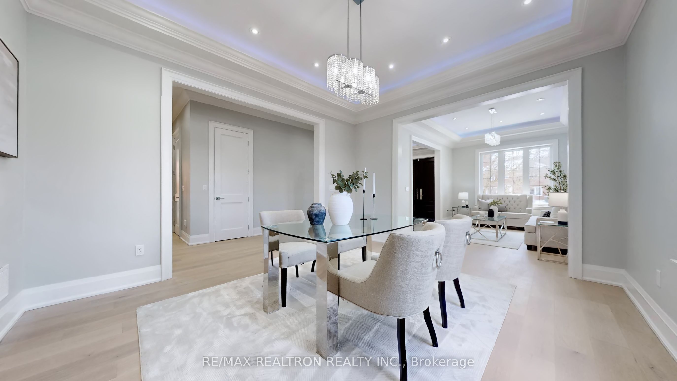 9 Roxaline Street Property Photo 8