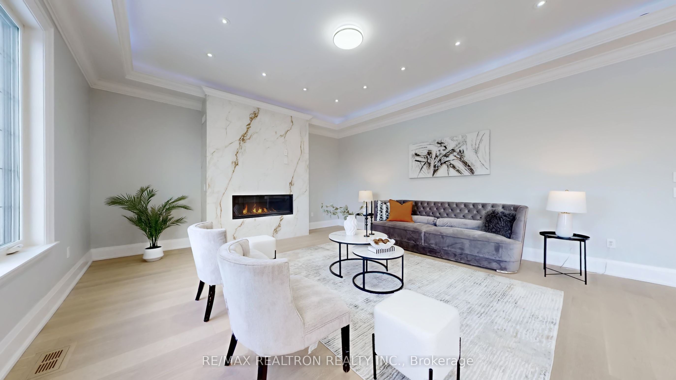 9 Roxaline Street Property Photo 10