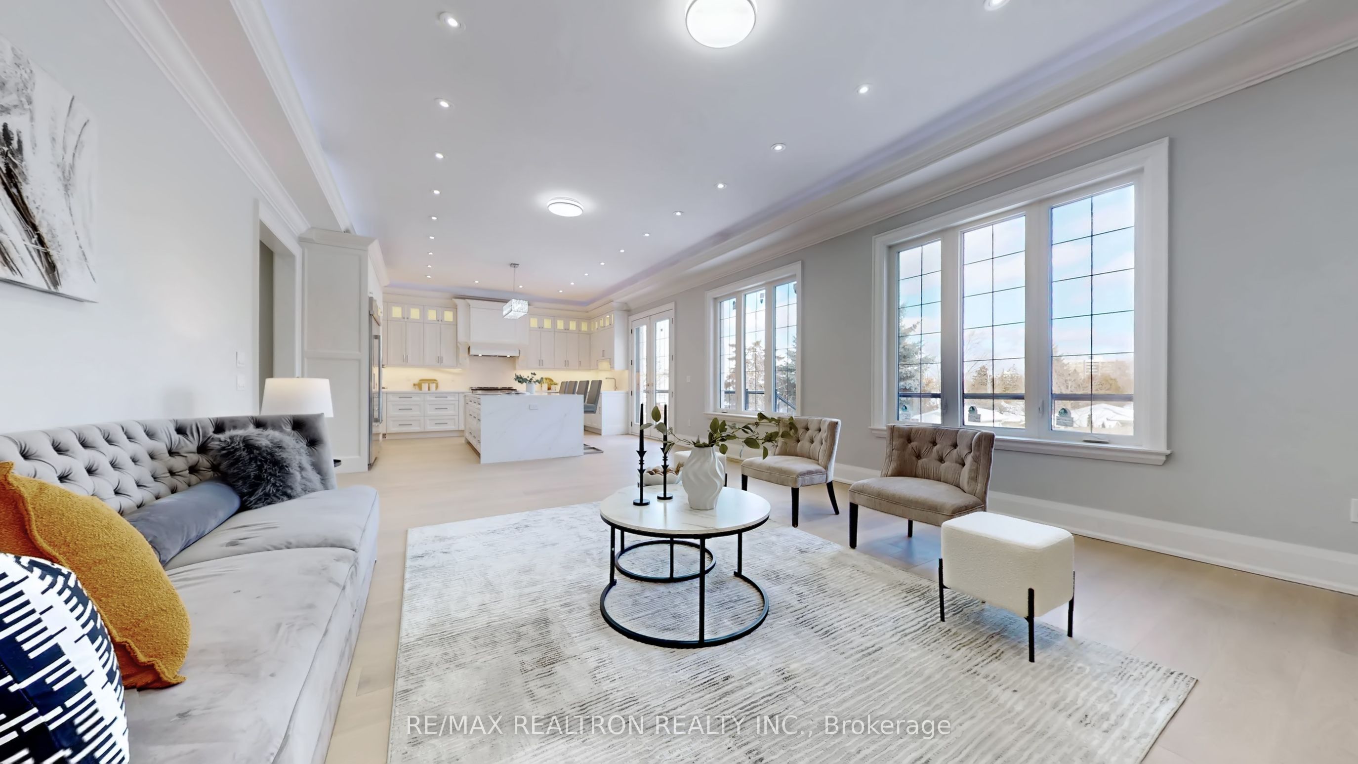 9 Roxaline Street Property Photo 11