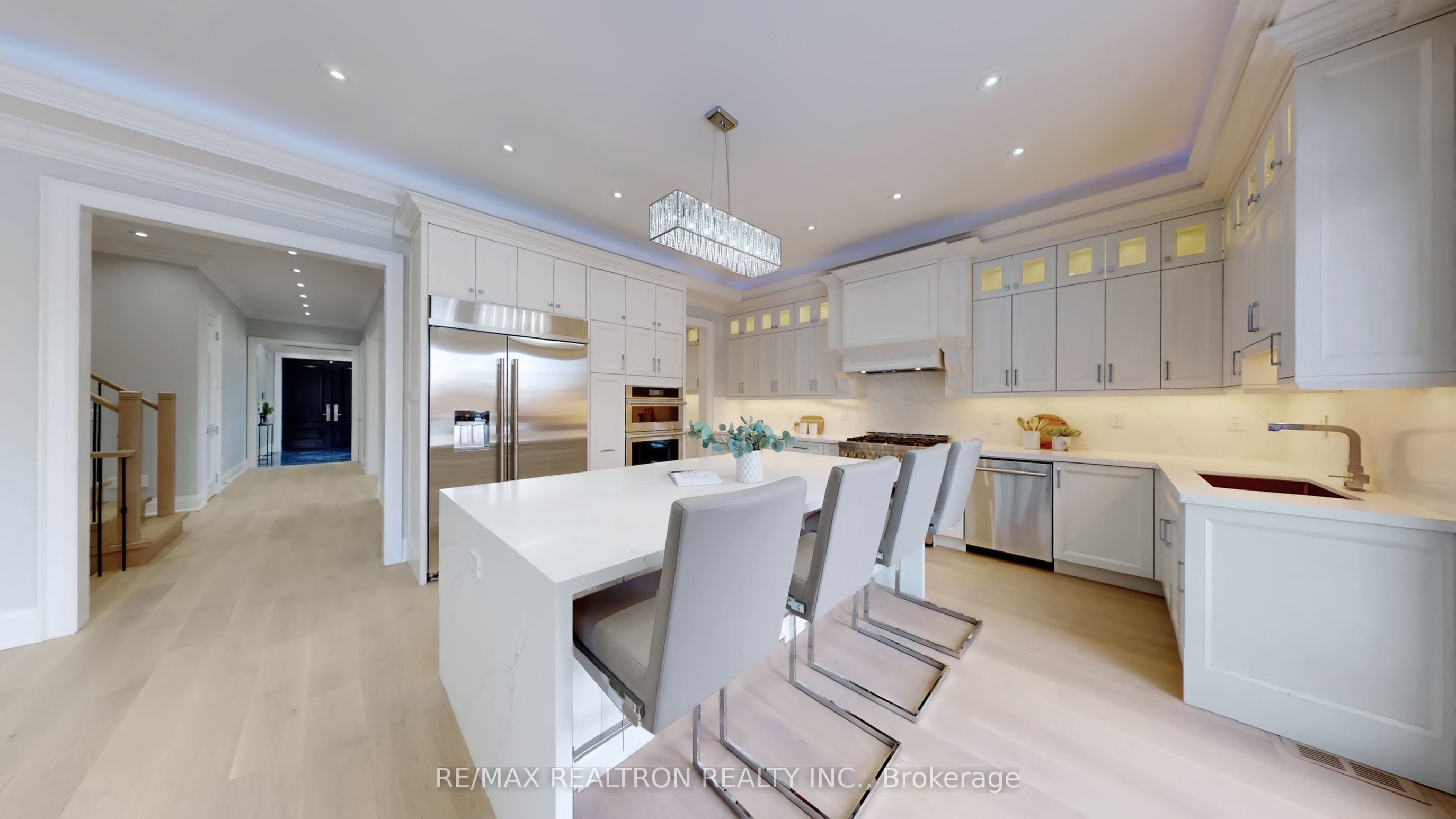 9 Roxaline Street Property Photo 14