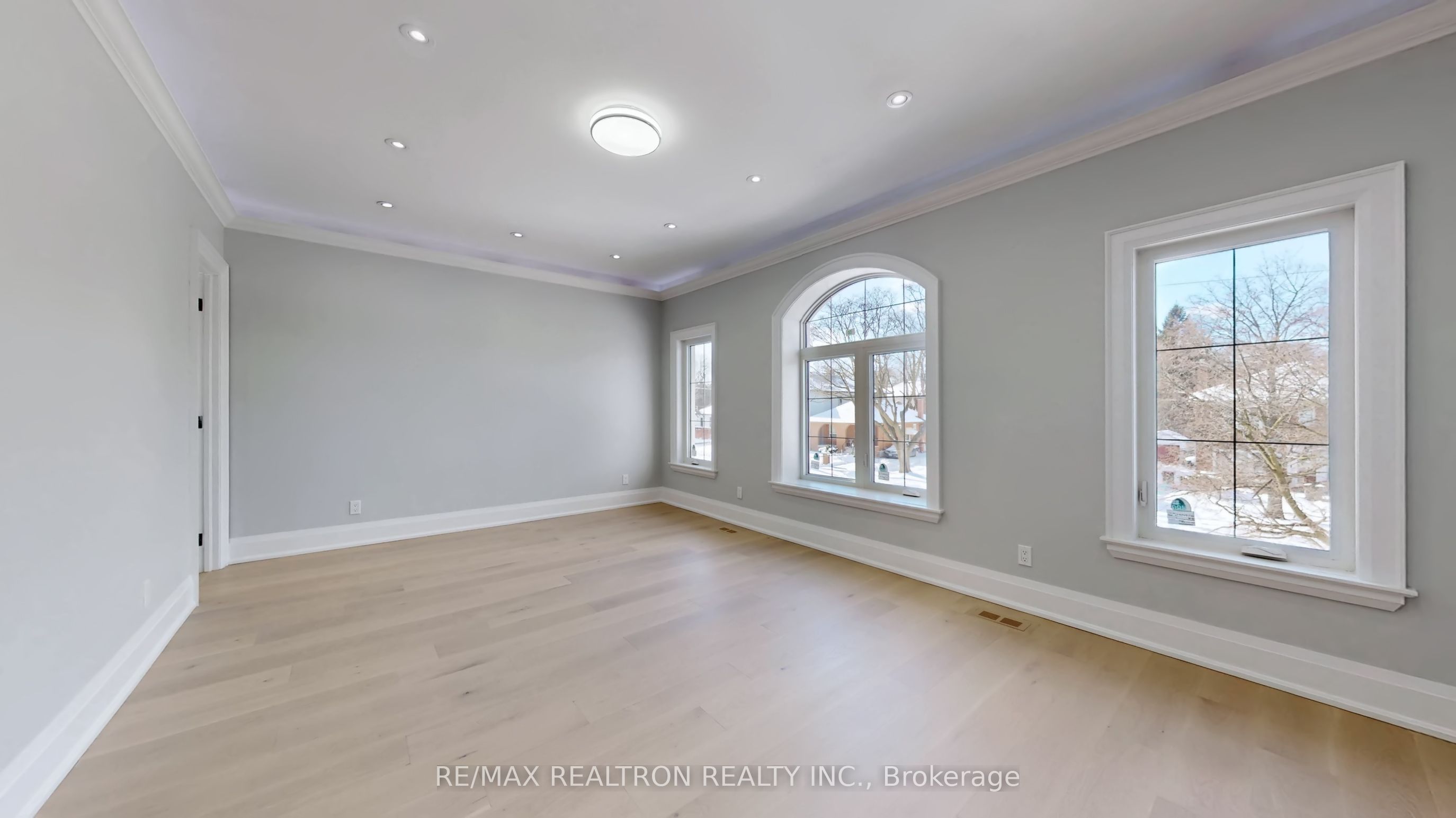 9 Roxaline Street Property Photo 29