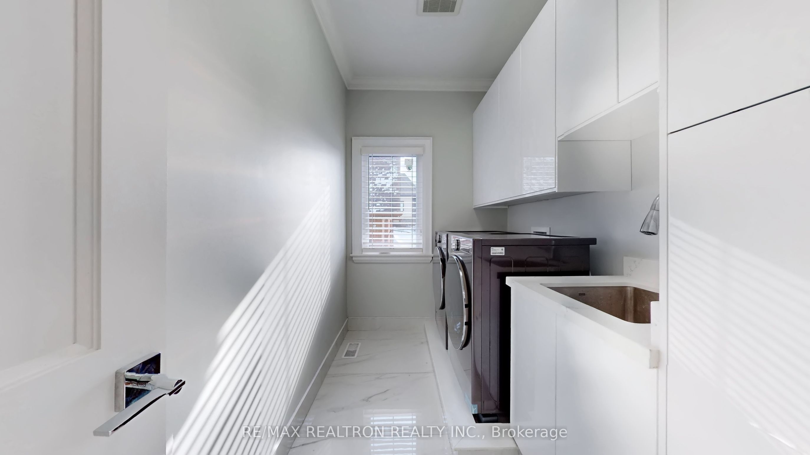 9 Roxaline Street Property Photo 33