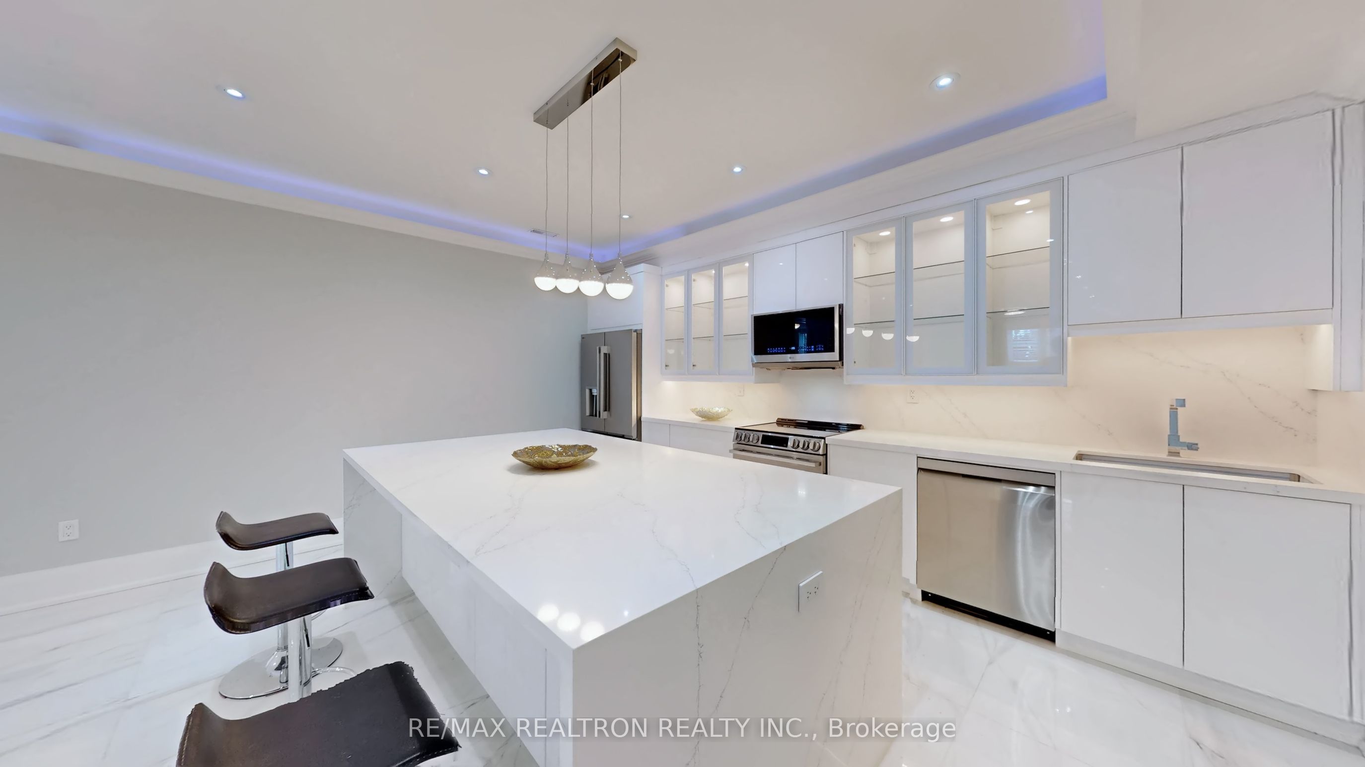 9 Roxaline Street Property Photo 37