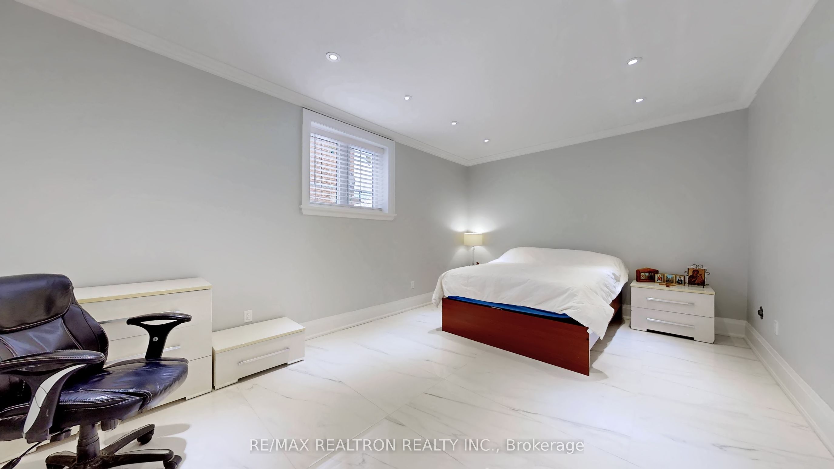 9 Roxaline Street Property Photo 40