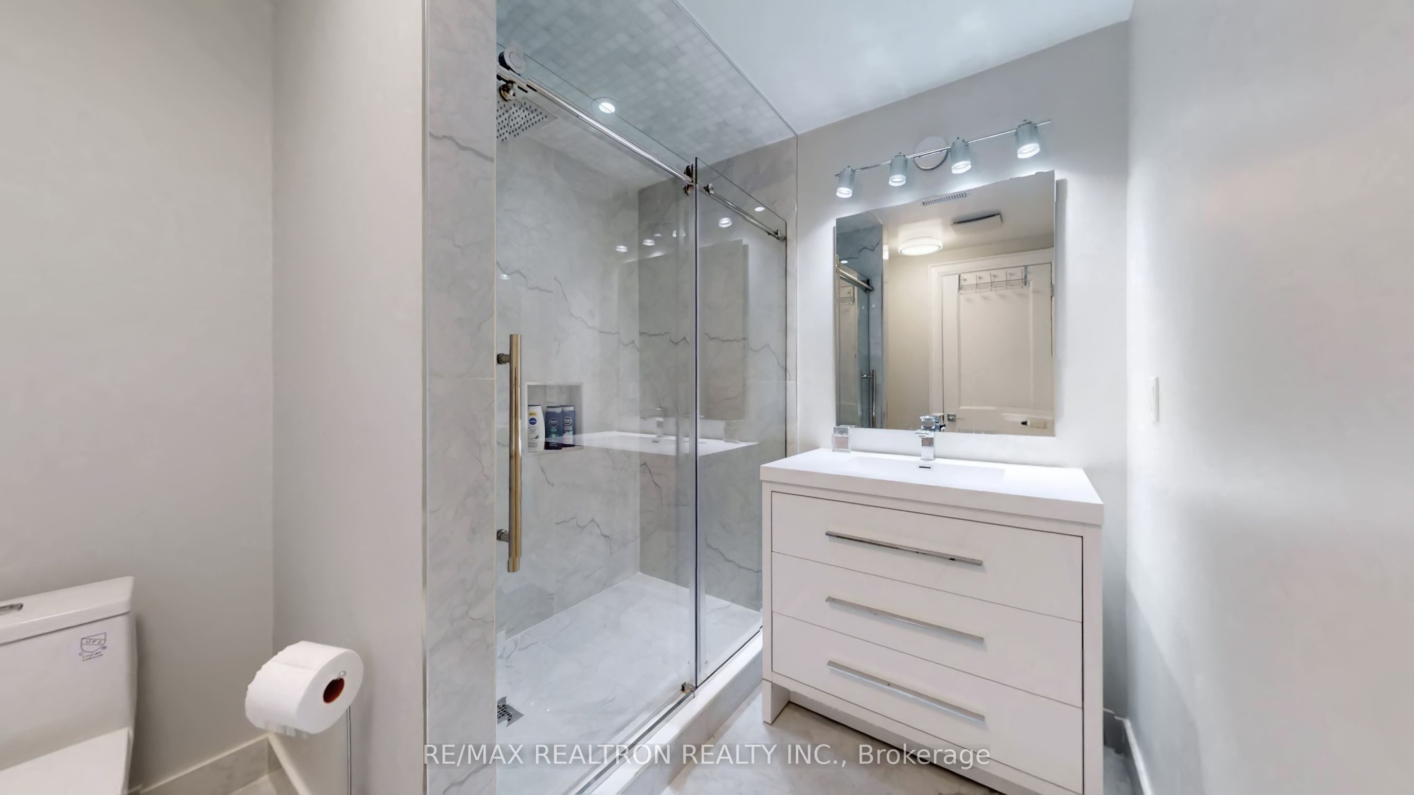 9 Roxaline Street Property Photo 42