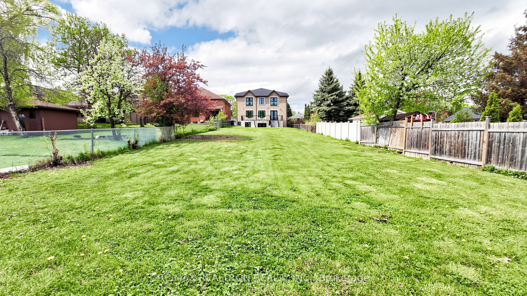 9 Roxaline Street Property Photo 49
