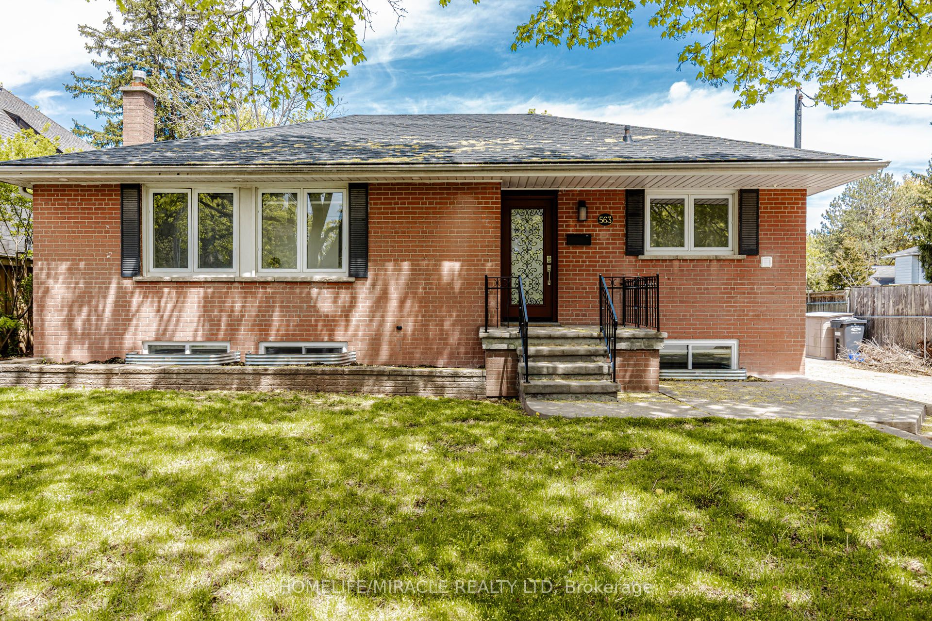 563 Taplow Crescent Property Photo 1
