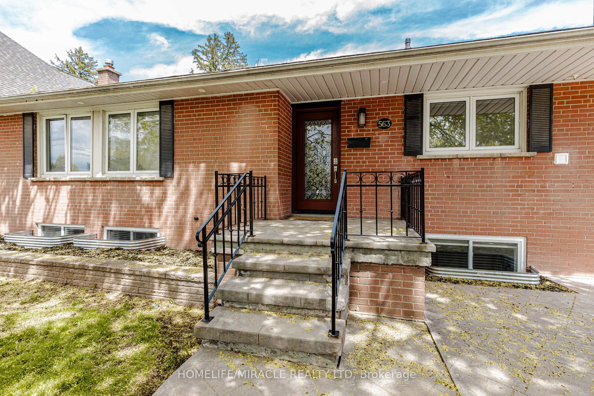 563 Taplow Crescent Property Photo 4
