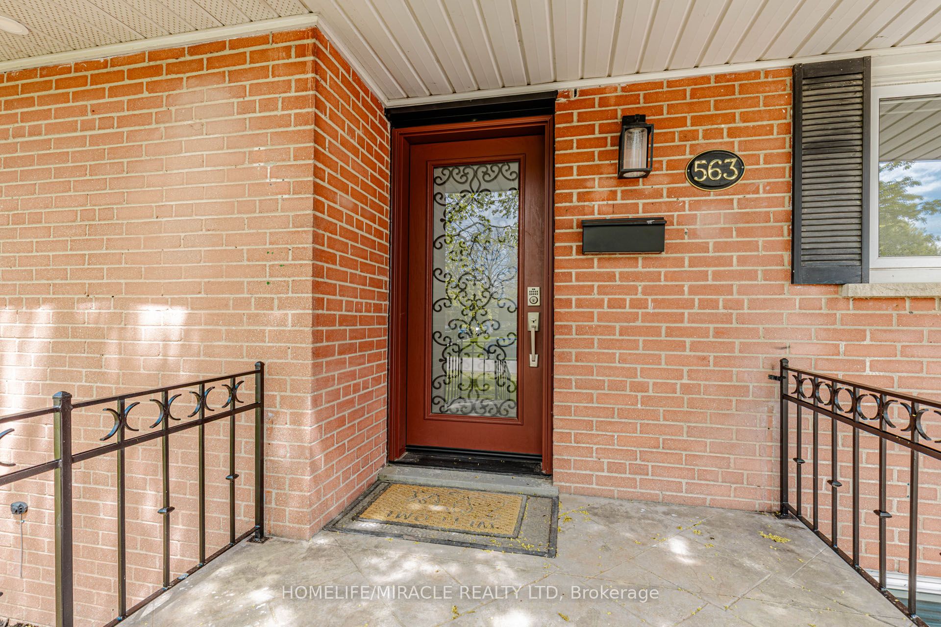 563 Taplow Crescent Property Photo 5
