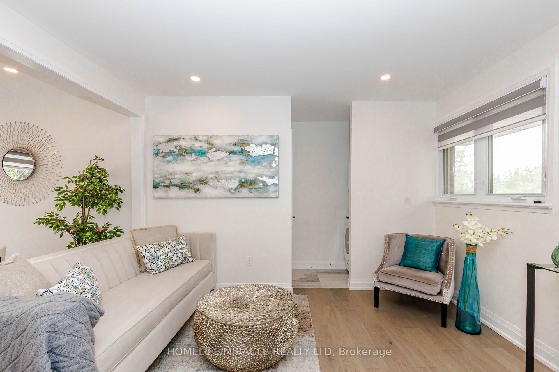 563 Taplow Crescent Property Photo 8