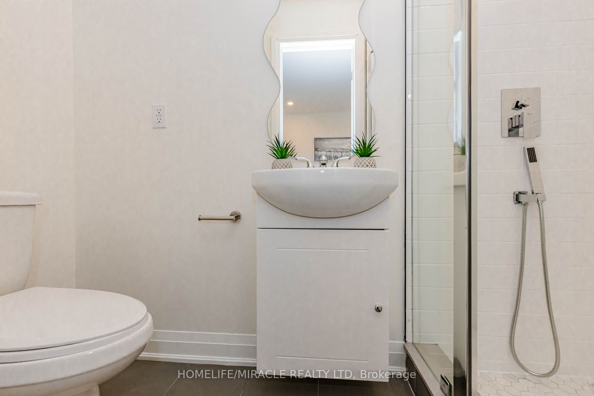 563 Taplow Crescent Property Photo 21