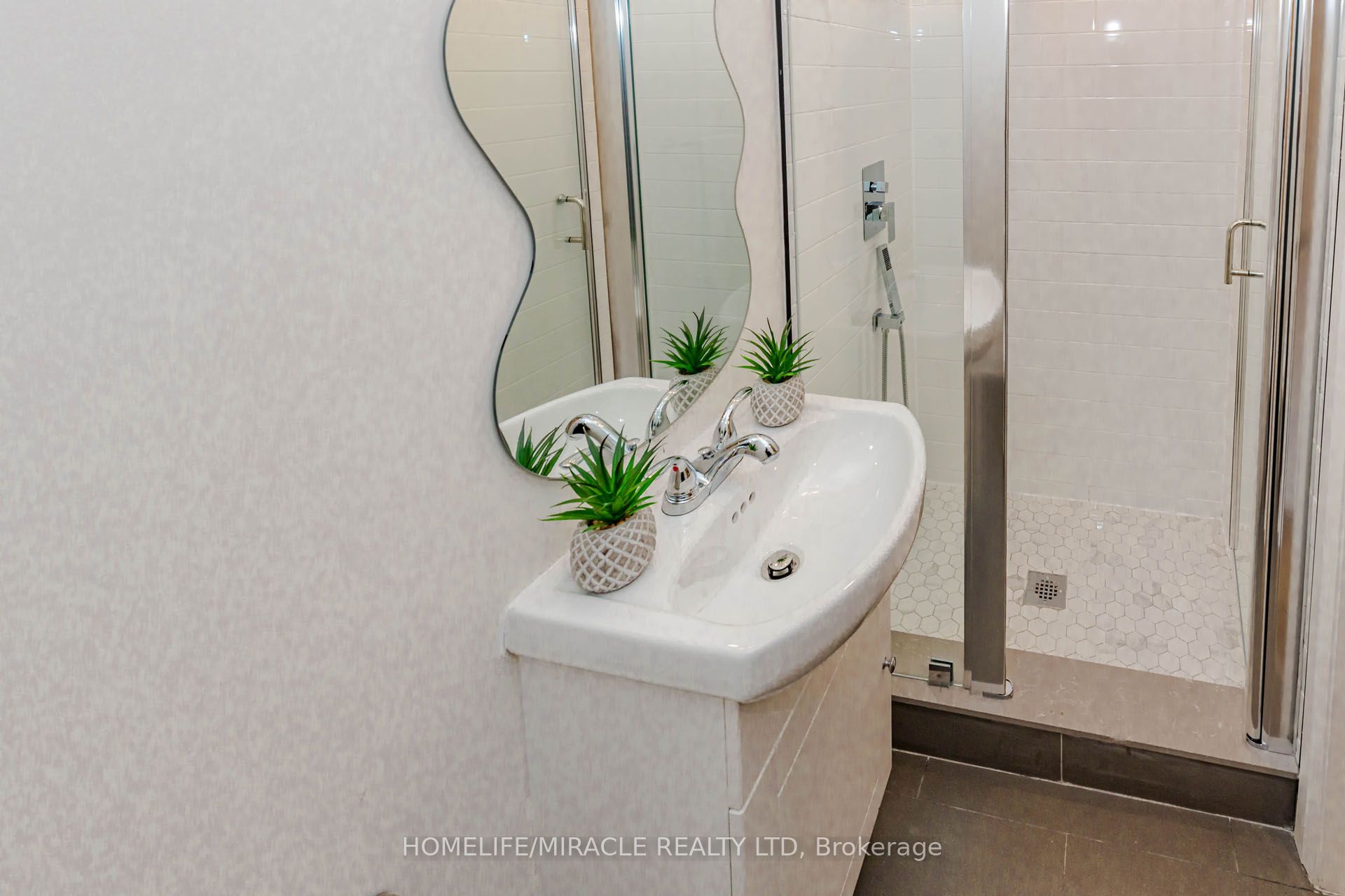 563 Taplow Crescent Property Photo 22