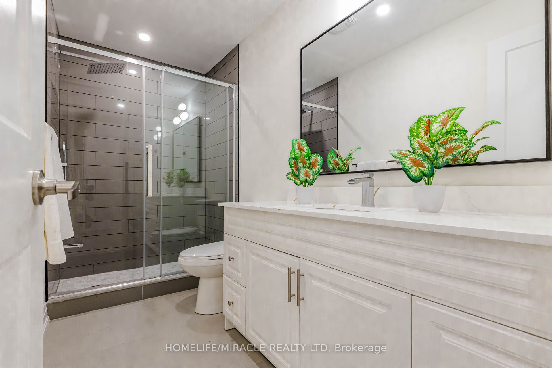 563 Taplow Crescent Property Photo 23