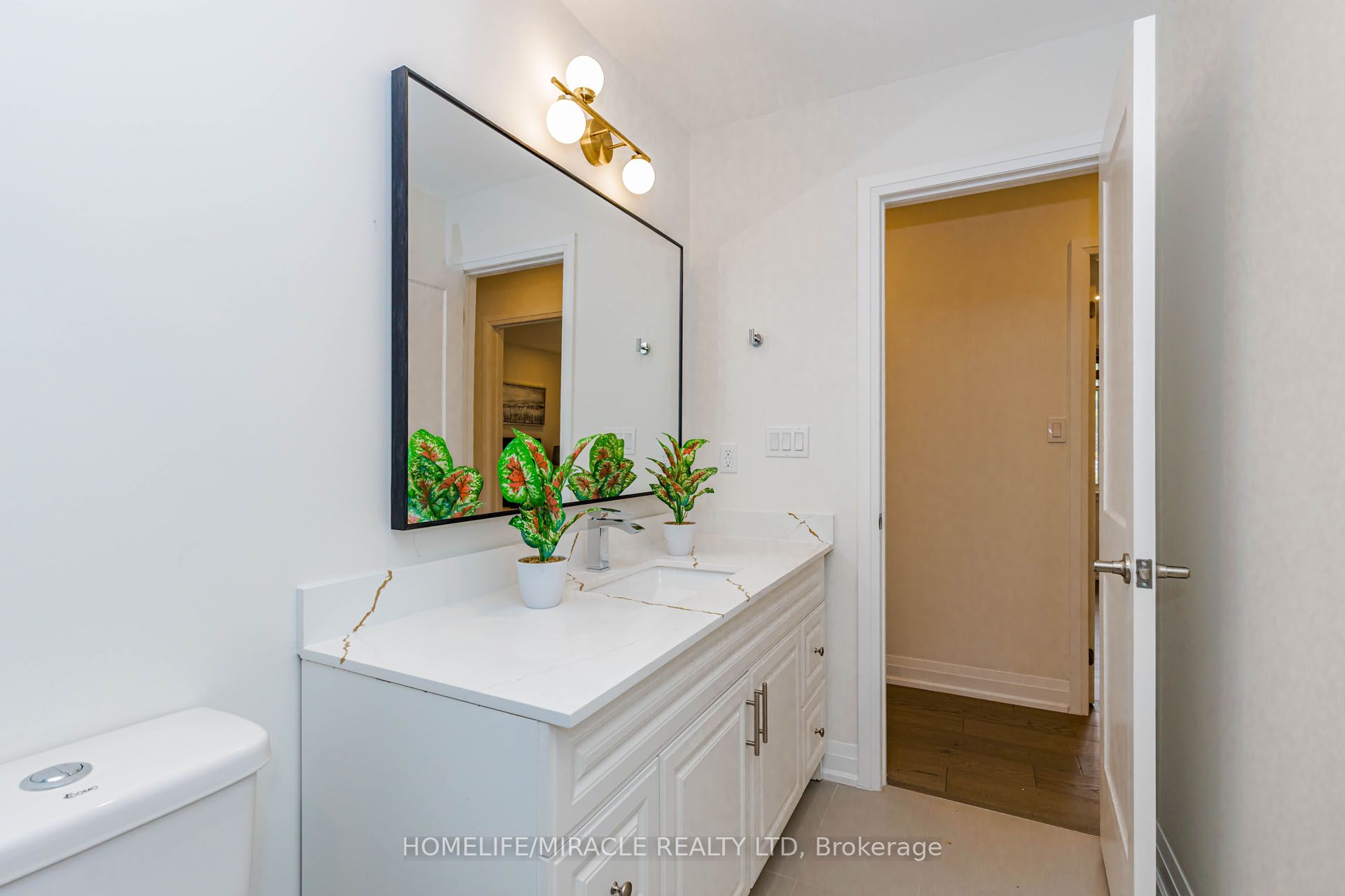 563 Taplow Crescent Property Photo 24