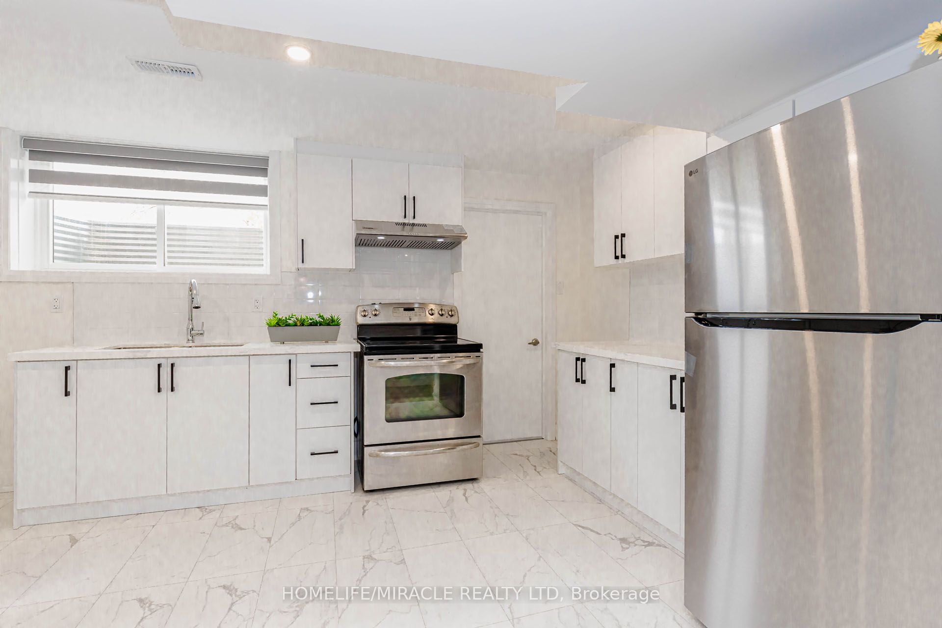 563 Taplow Crescent Property Photo 34