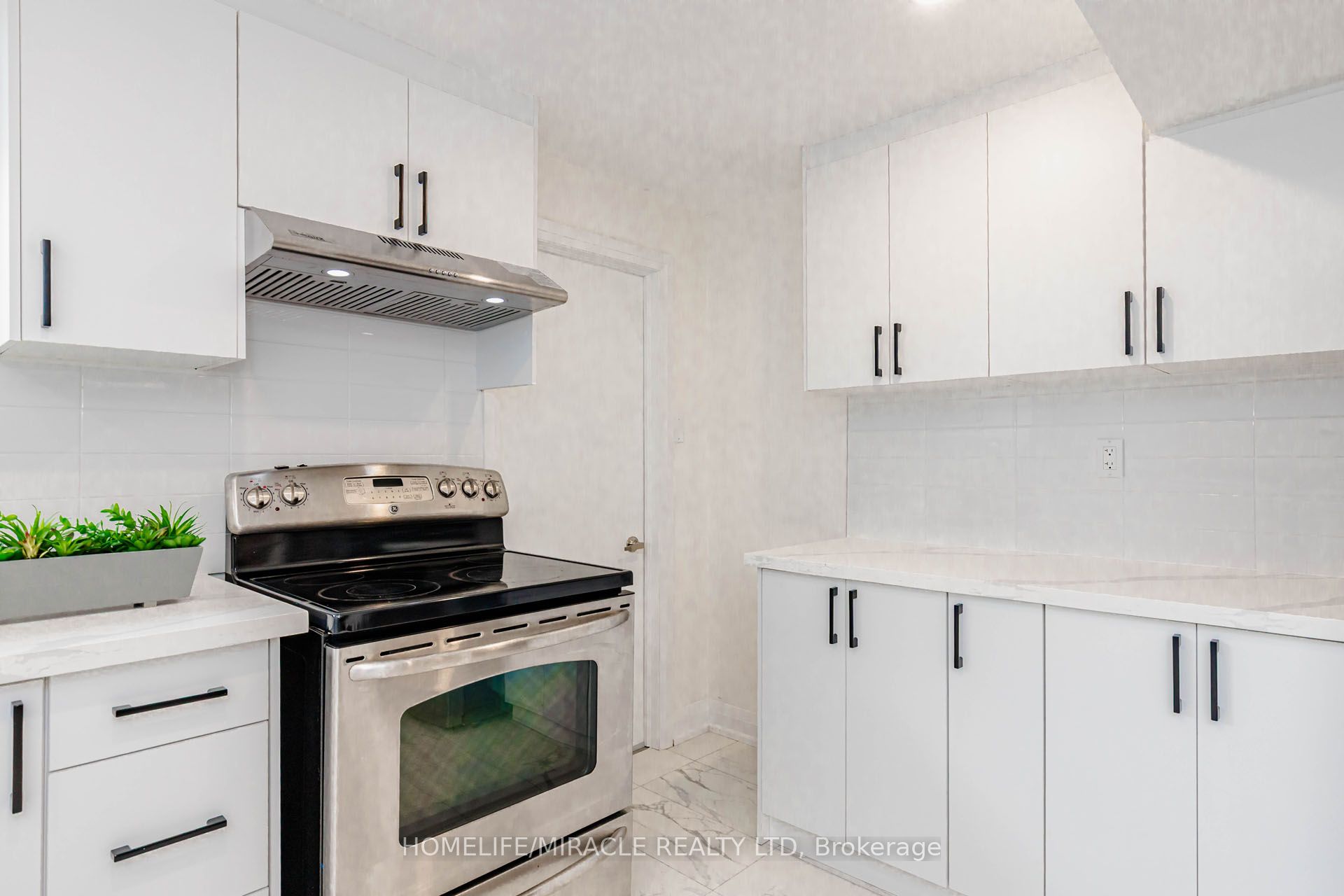563 Taplow Crescent Property Photo 35