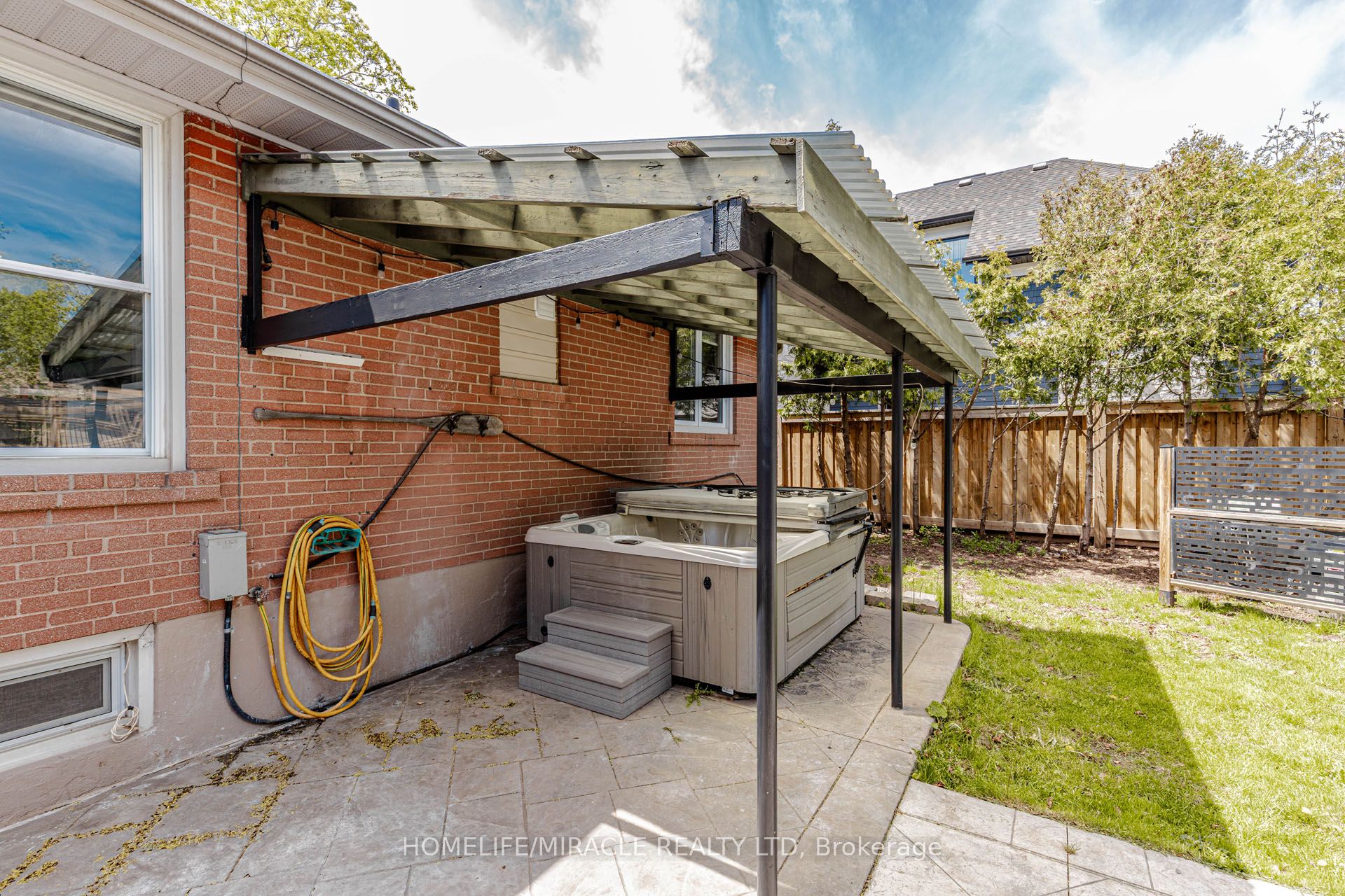 563 Taplow Crescent Property Photo 45