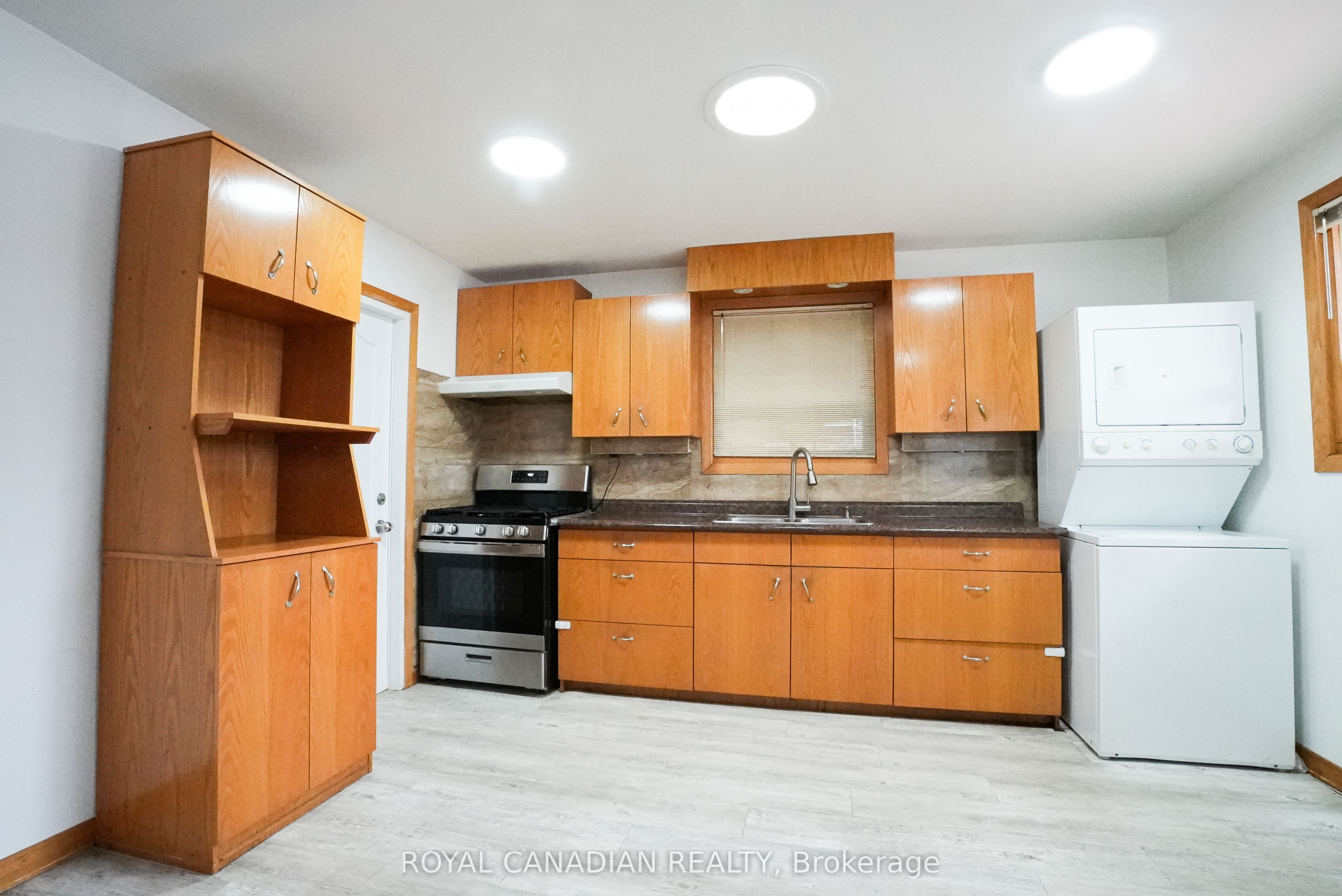 67 Sutherland Avenue Property Photo 6