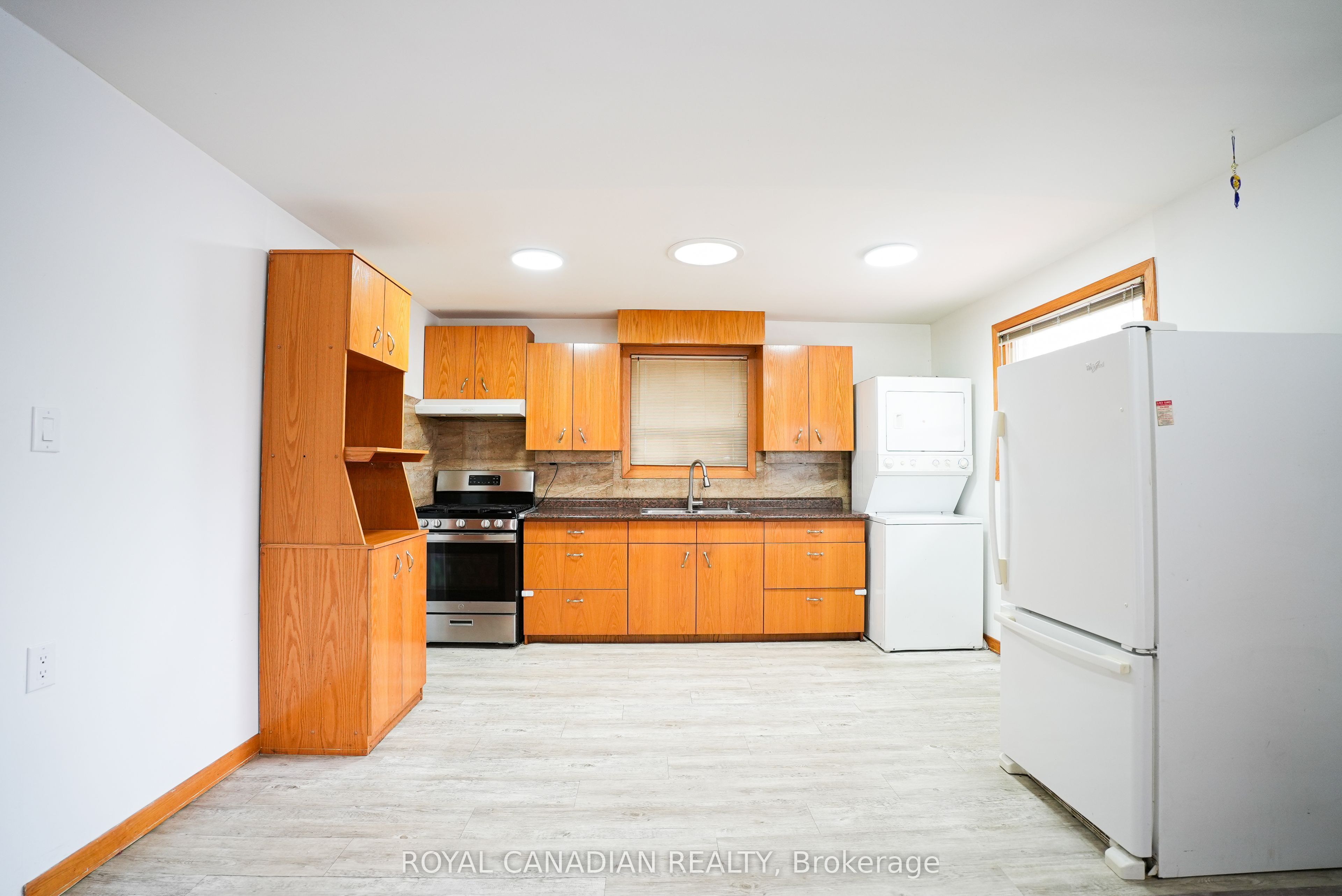 67 Sutherland Avenue Property Photo 8