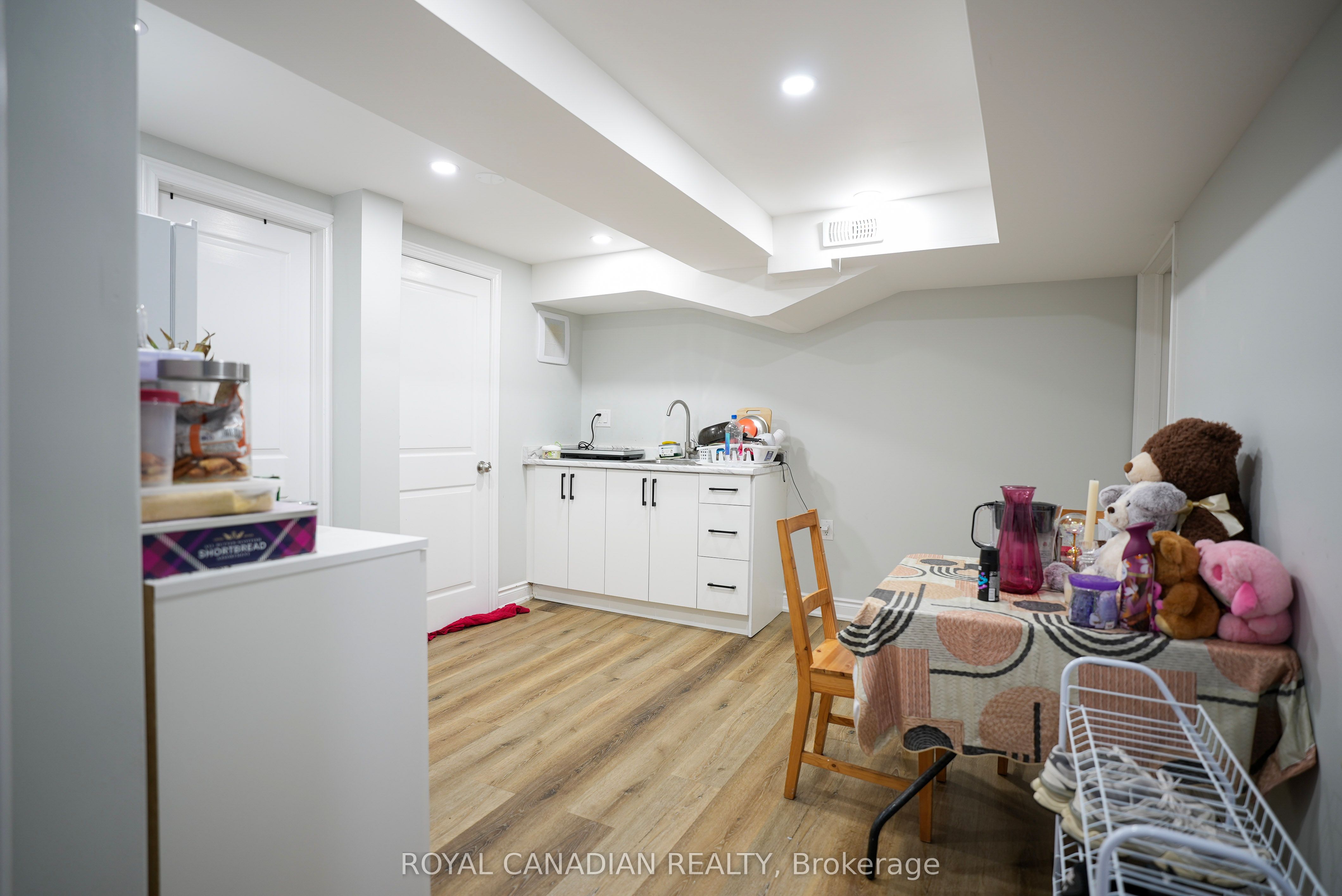 67 Sutherland Avenue Property Photo 22