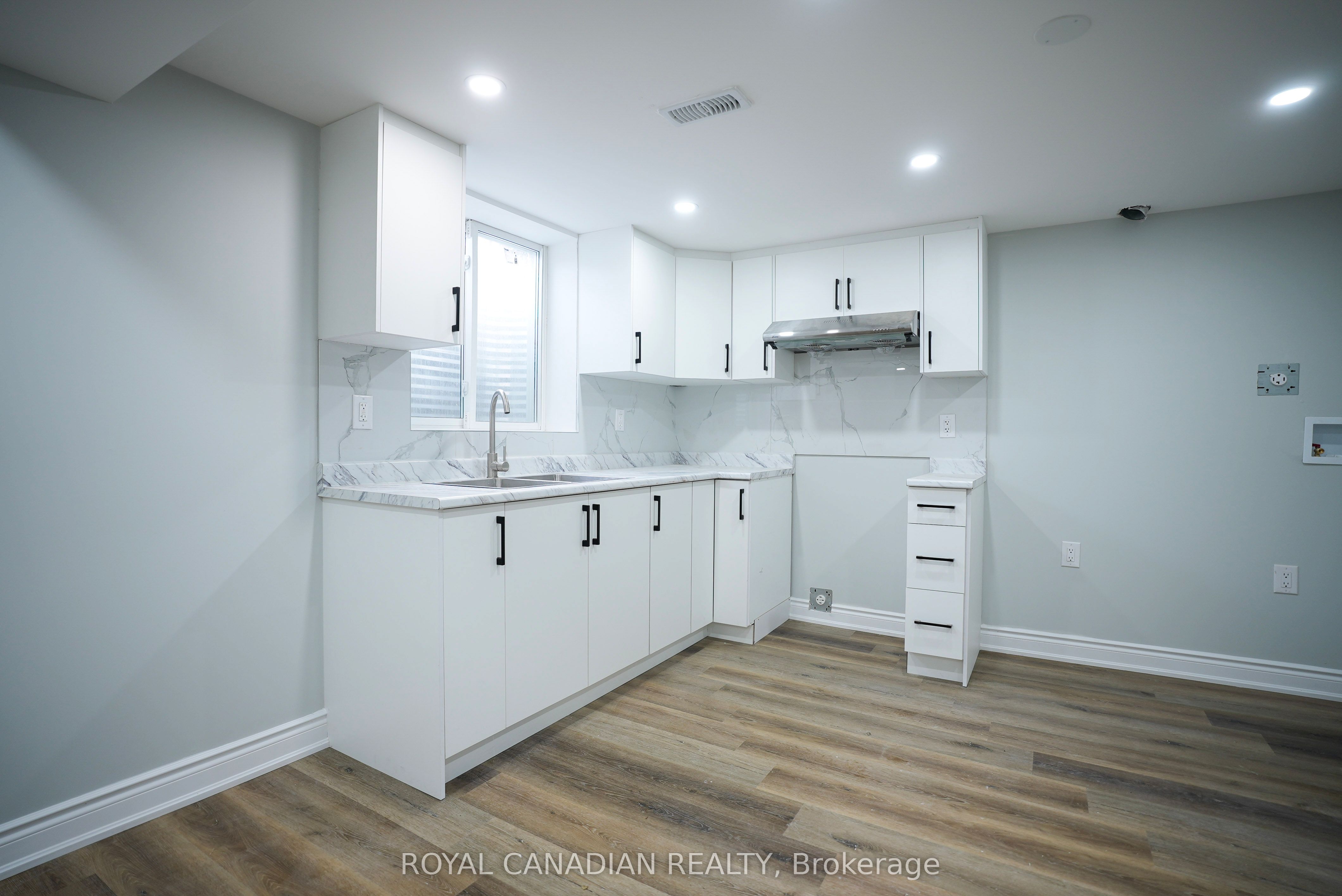 67 Sutherland Avenue Property Photo 23