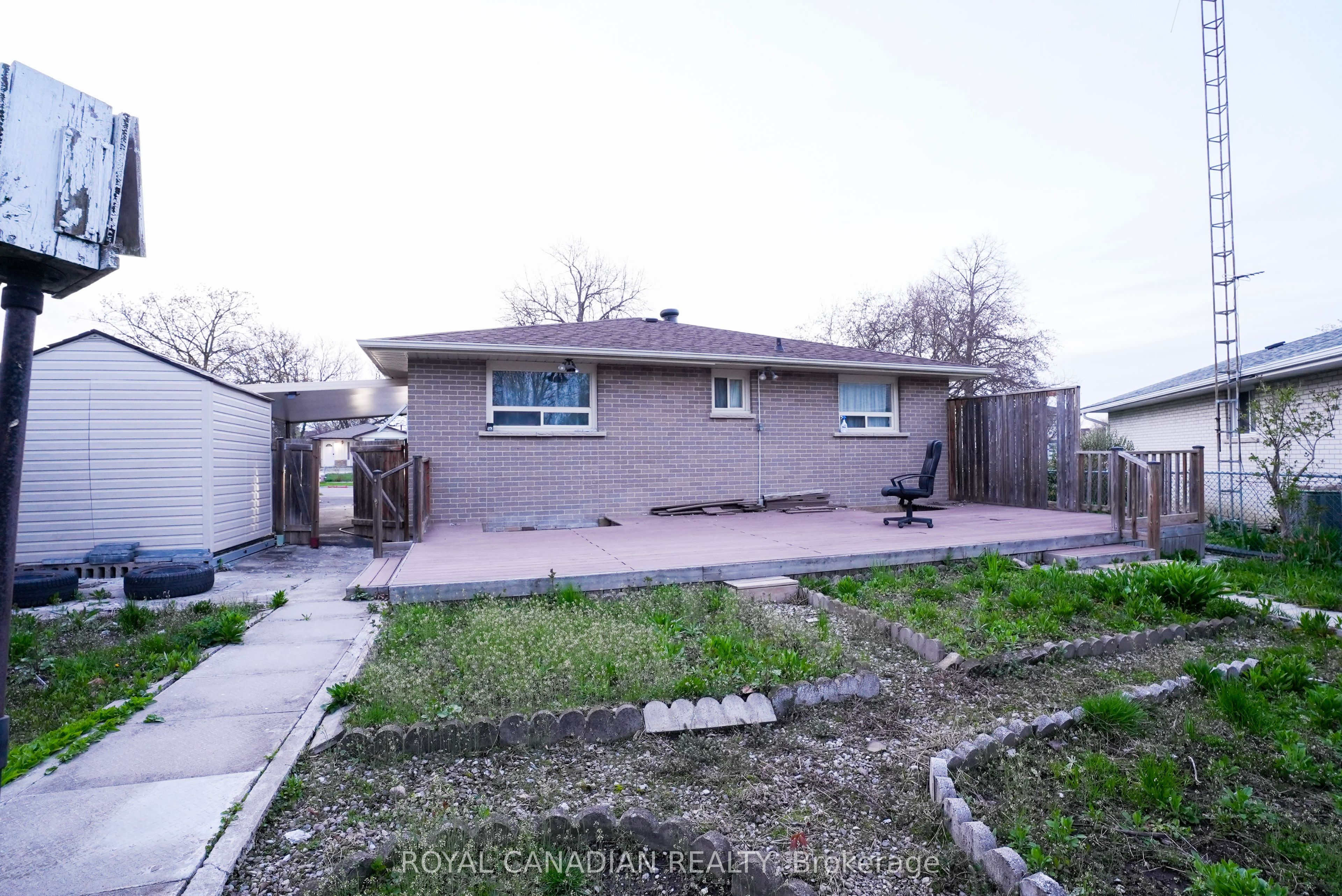 67 Sutherland Avenue Property Photo 33