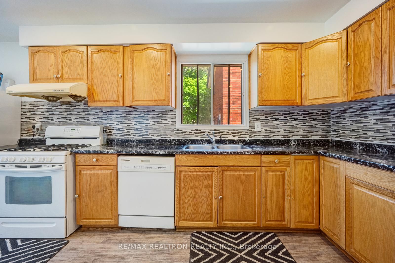 6 Albemarle Court Property Photo 10