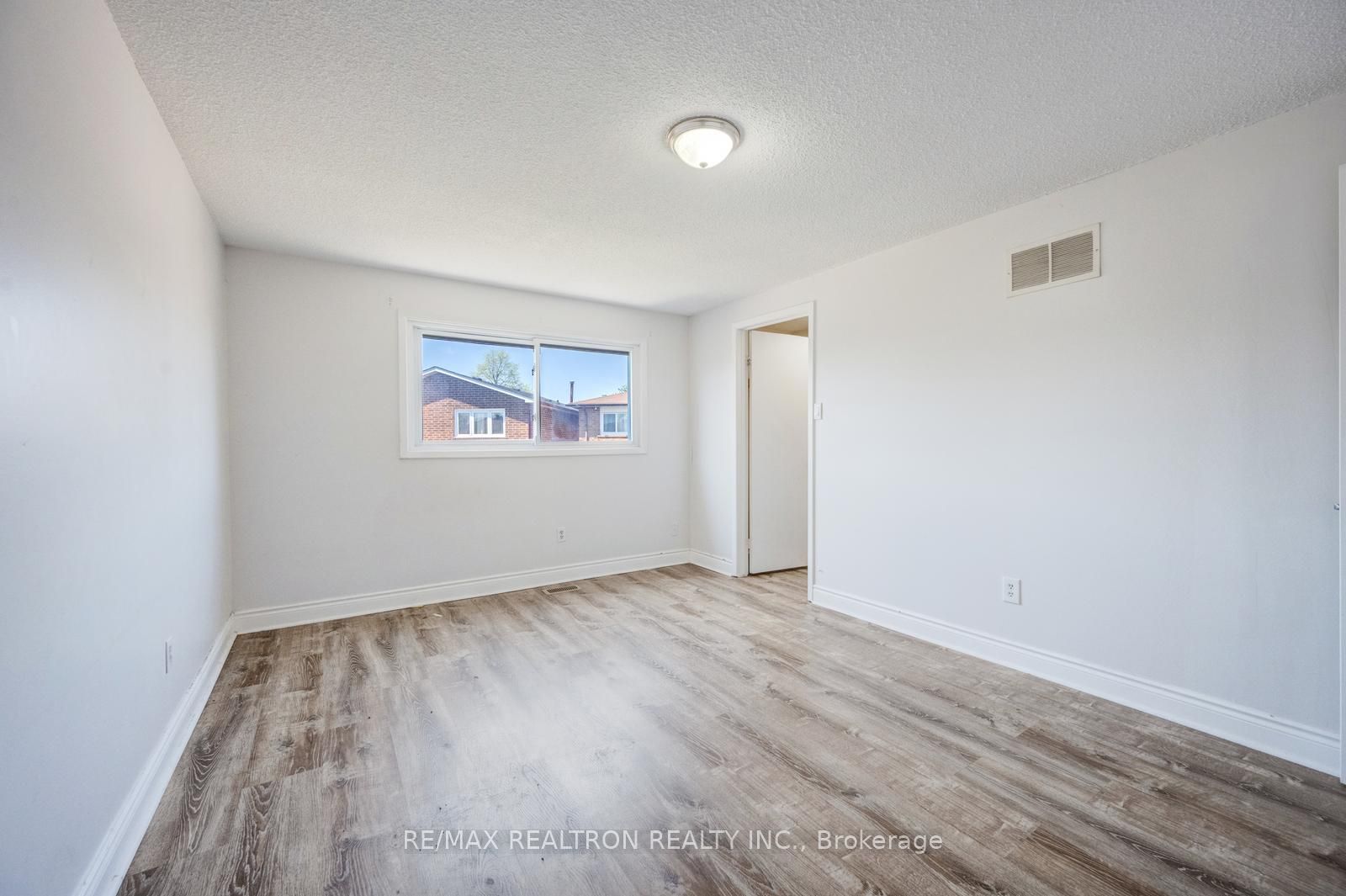 6 Albemarle Court Property Photo 19