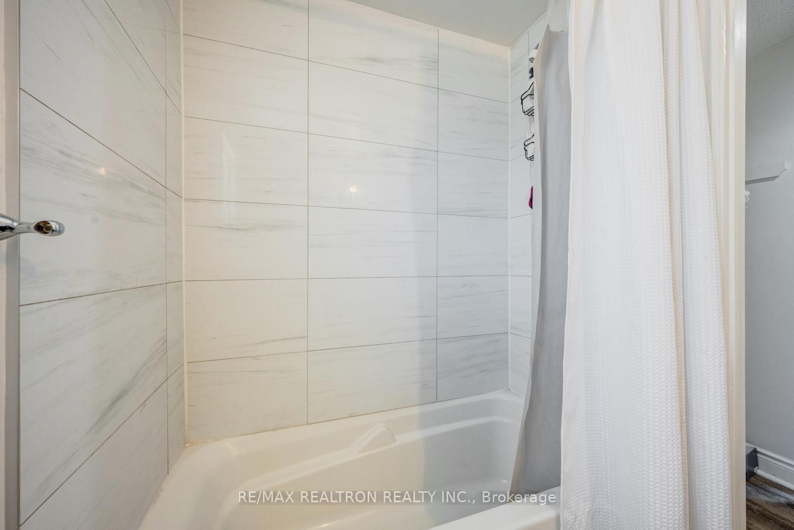 6 Albemarle Court Property Photo 25