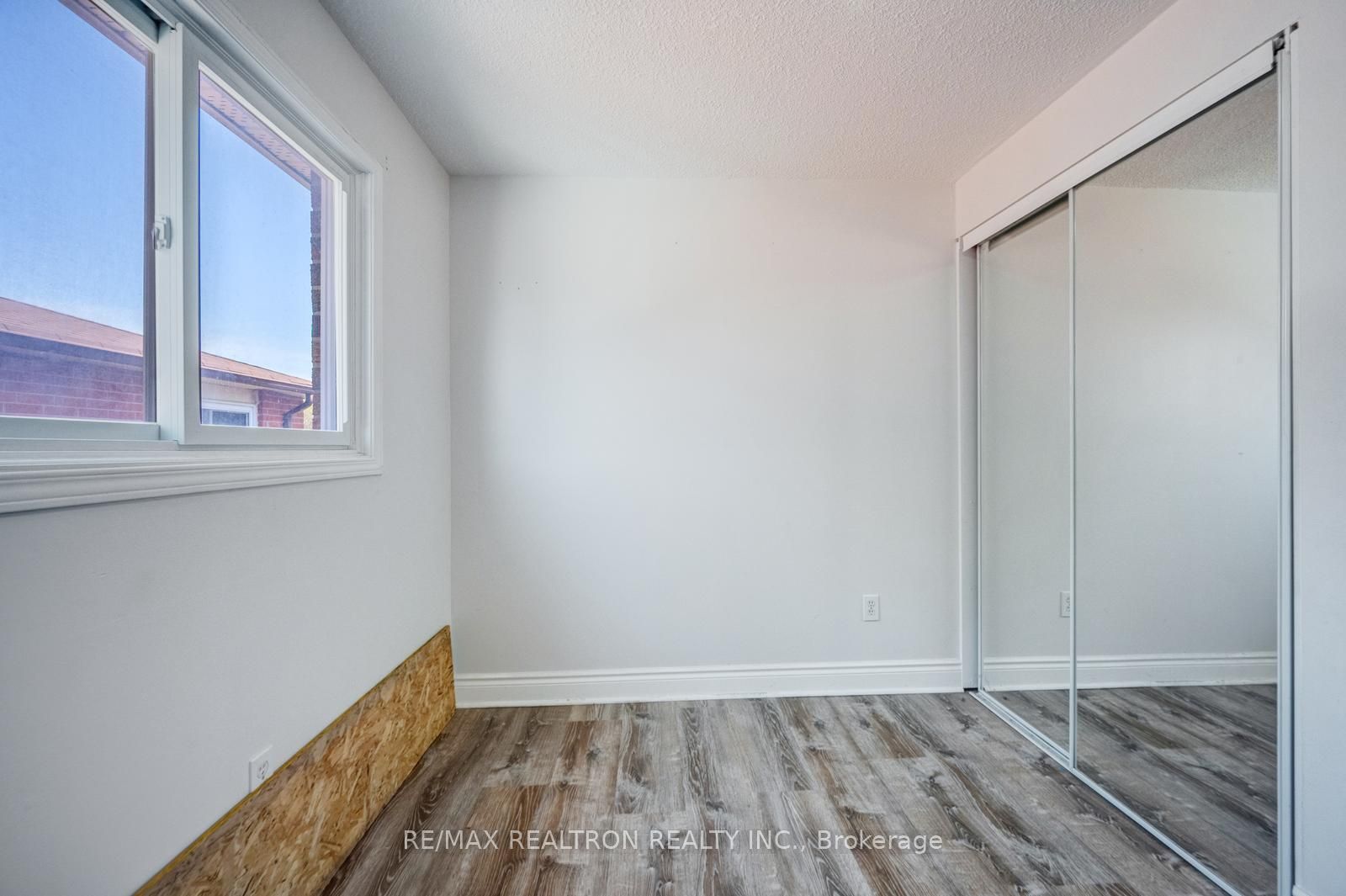 6 Albemarle Court Property Photo 33