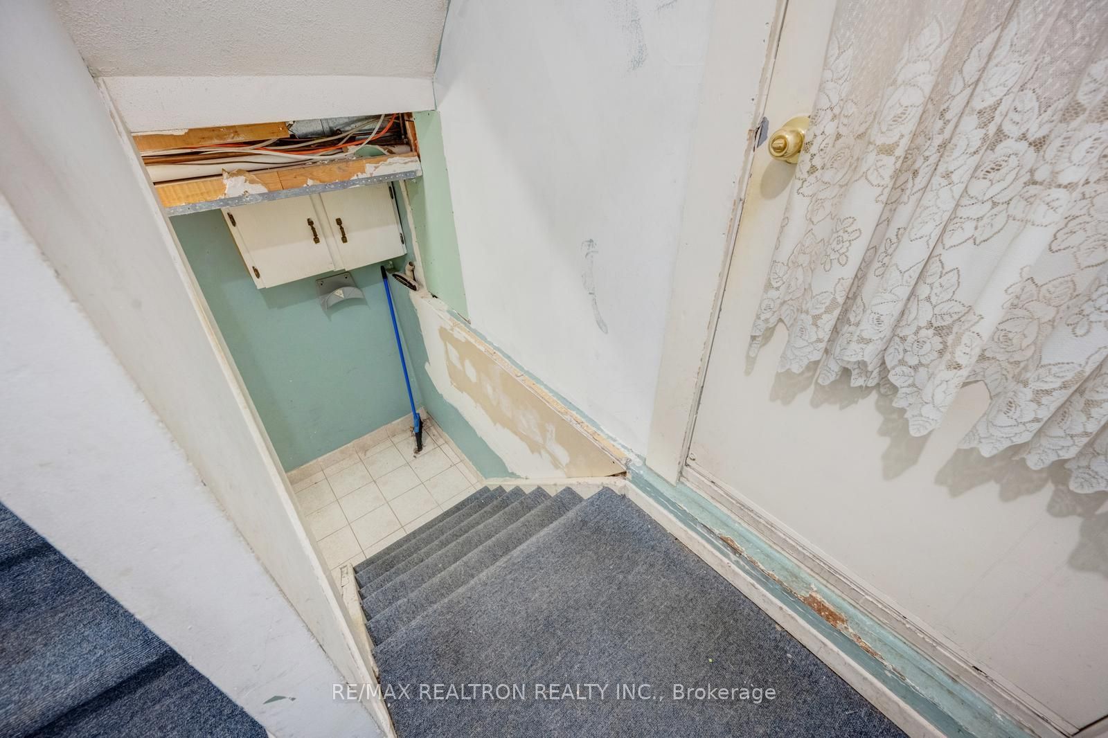 6 Albemarle Court Property Photo 37
