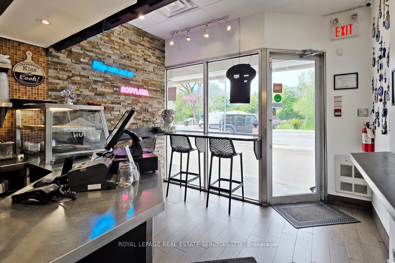 2184 Bloor Street W Property Photo 4