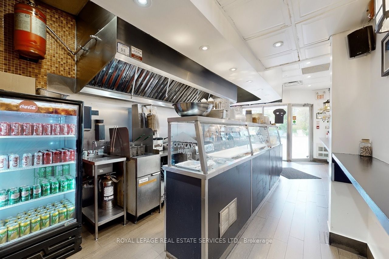 2184 Bloor Street W Property Photo 8
