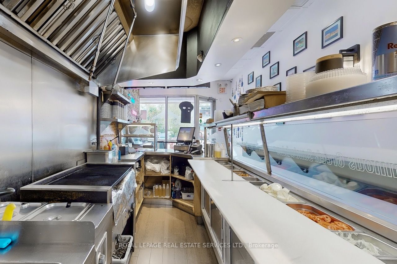 2184 Bloor Street W Property Photo 10