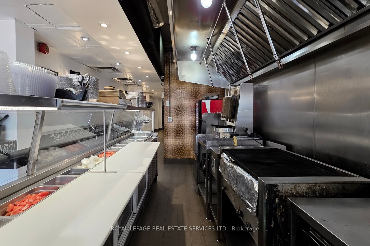 2184 Bloor Street W Property Photo 11