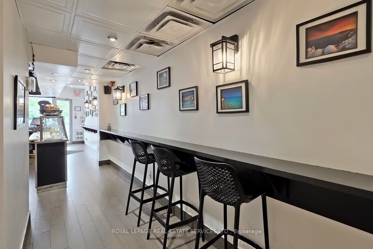 2184 Bloor Street W Property Photo 14