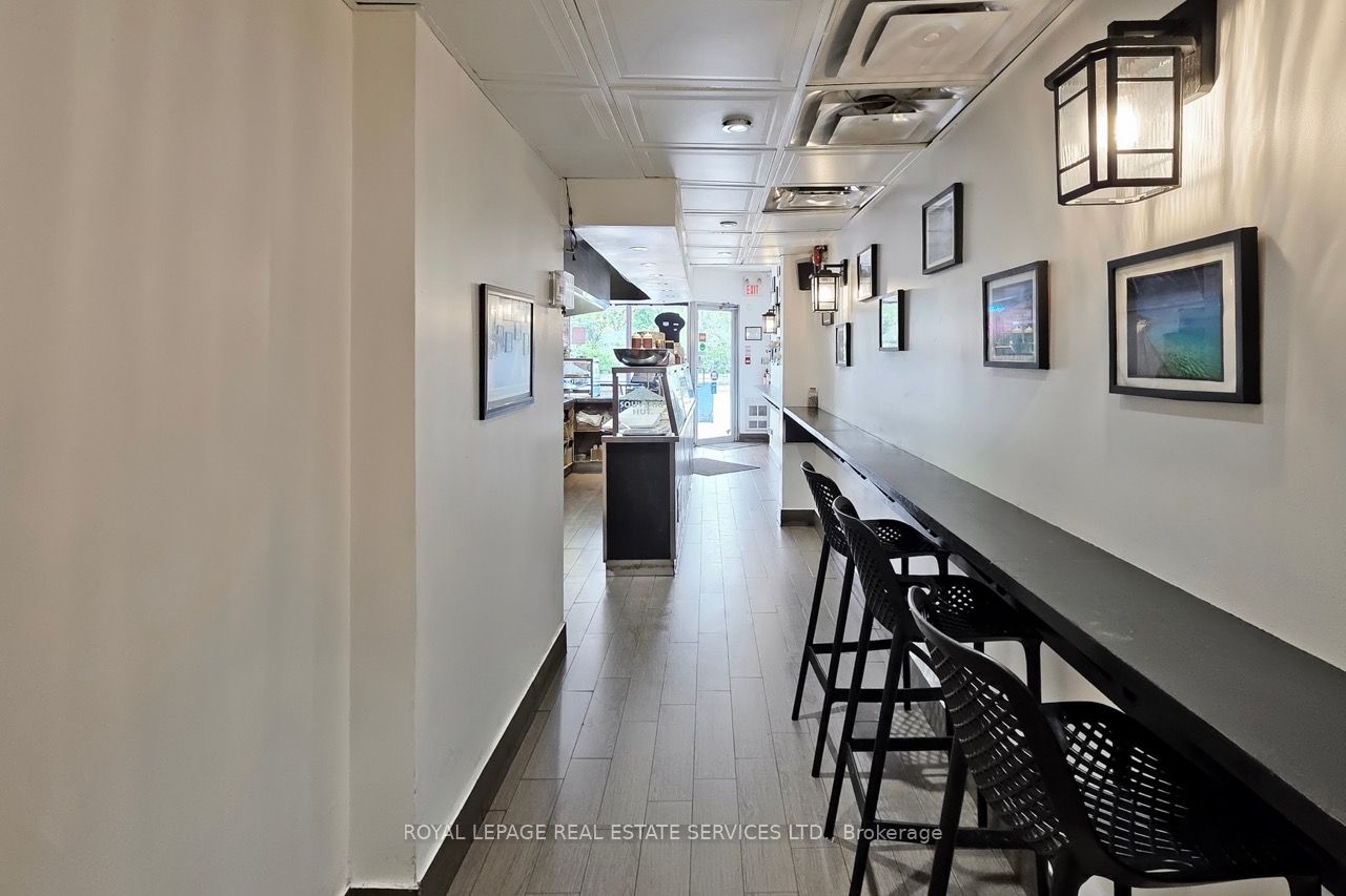 2184 Bloor Street W Property Photo 15