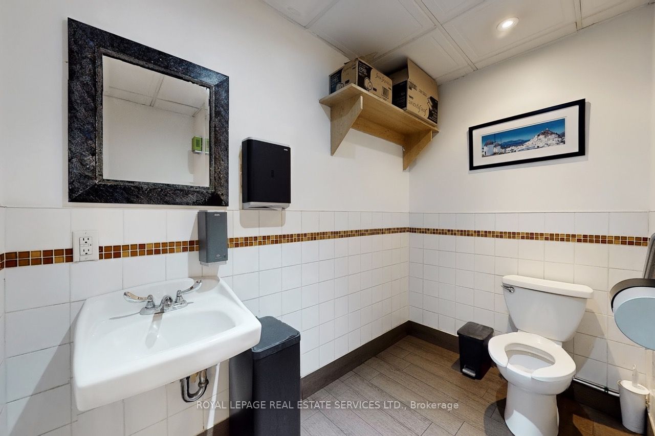 2184 Bloor Street W Property Photo 26