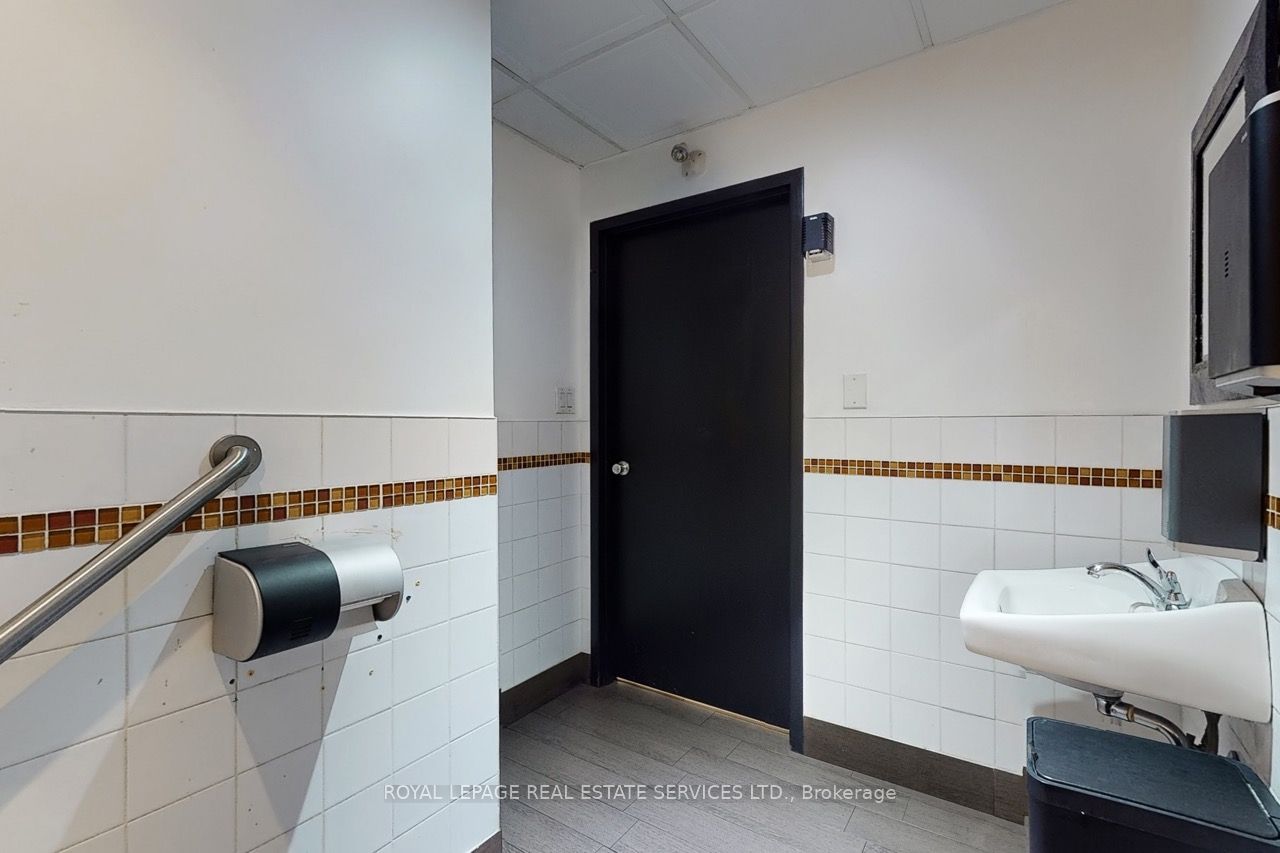 2184 Bloor Street W Property Photo 27