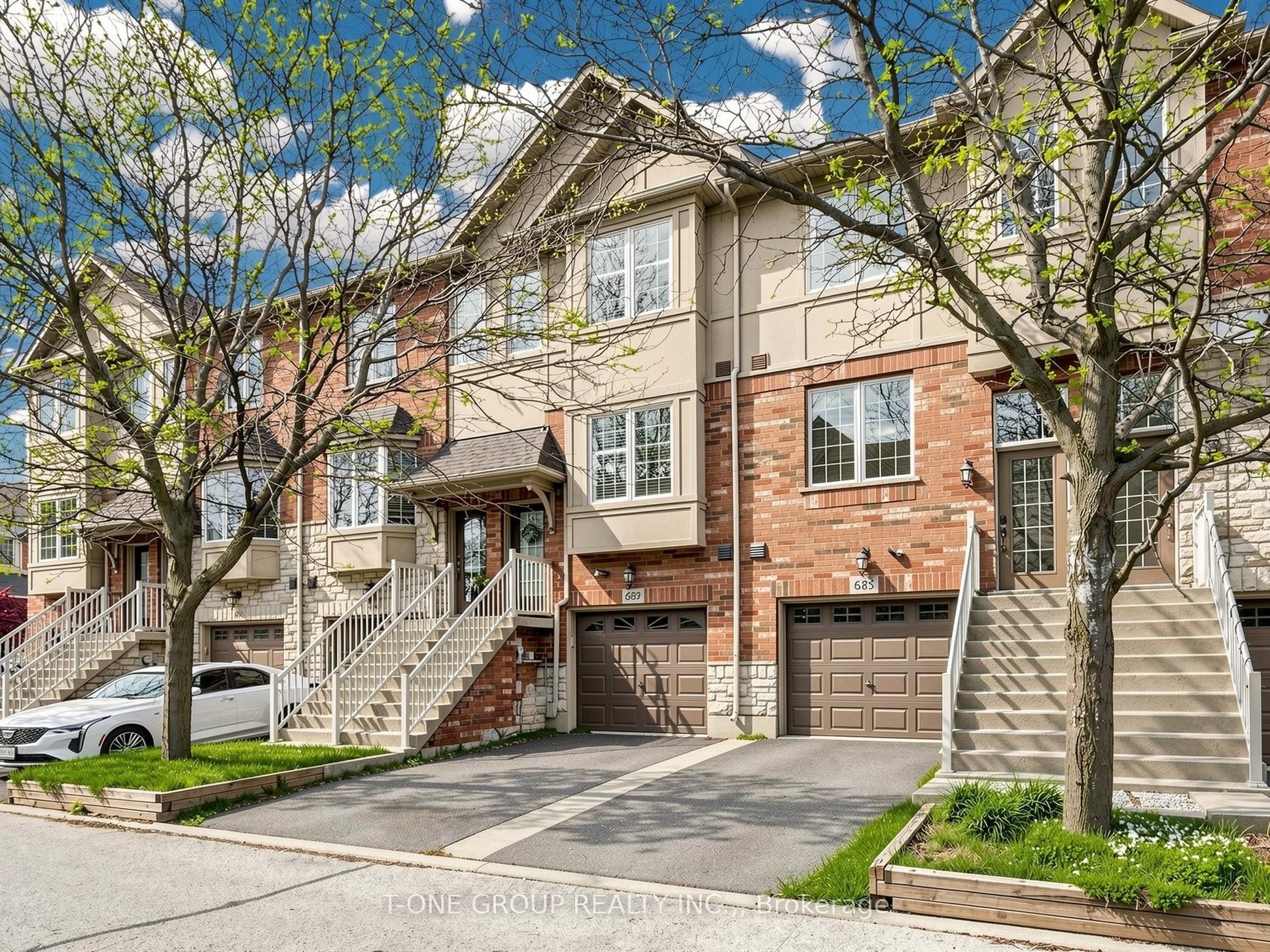 685 Rowley Common Property Photo 1