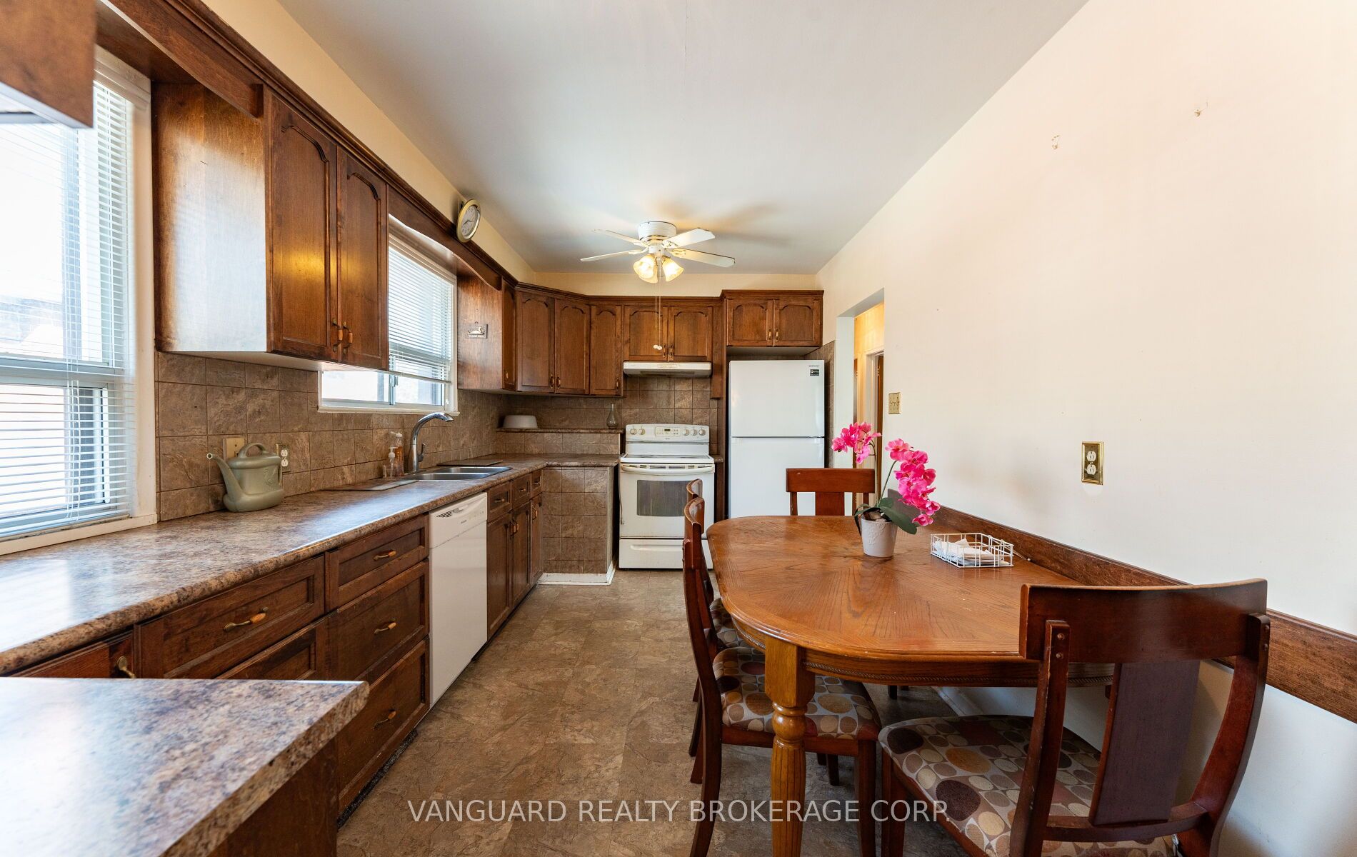 182 Dixon Road Property Photo 15