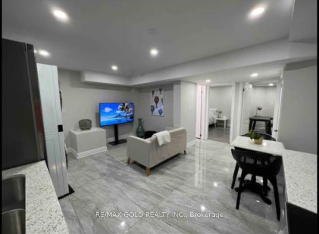 60 Swales Crescent Property Photo 9