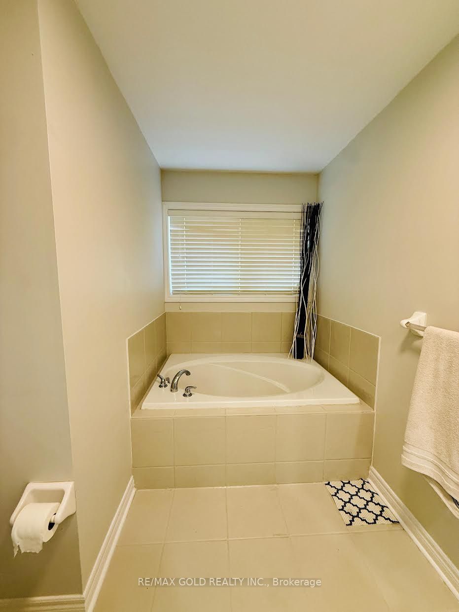 60 Swales Crescent Property Photo 14