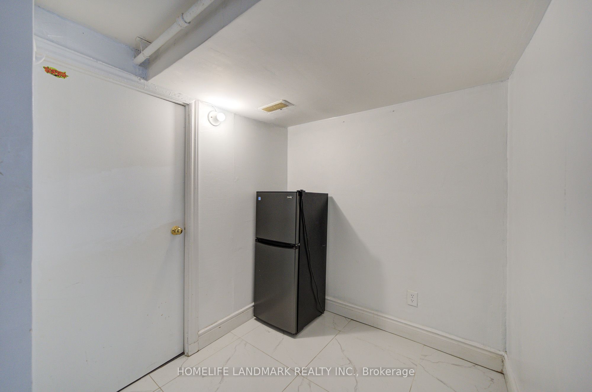 19 Armstrong Avenue Main & Bsmt Property Photo 16
