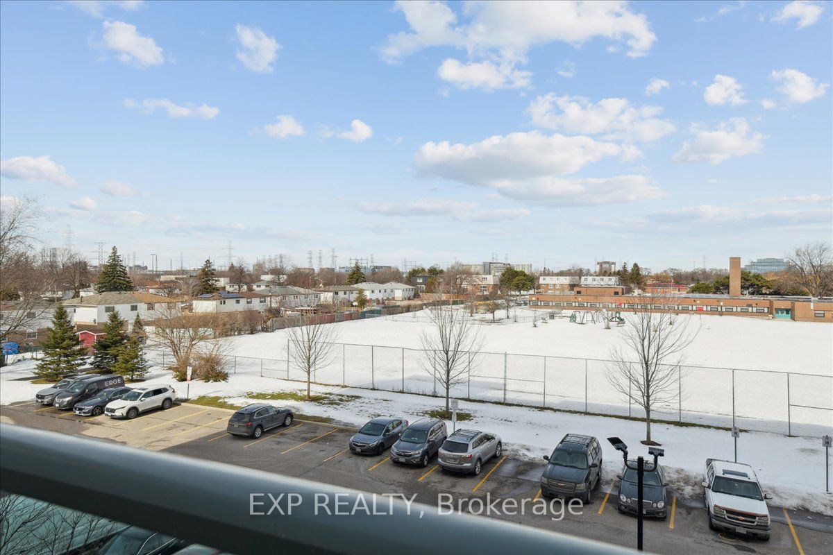 44 Longbourne Drive 412 Property Photo 17