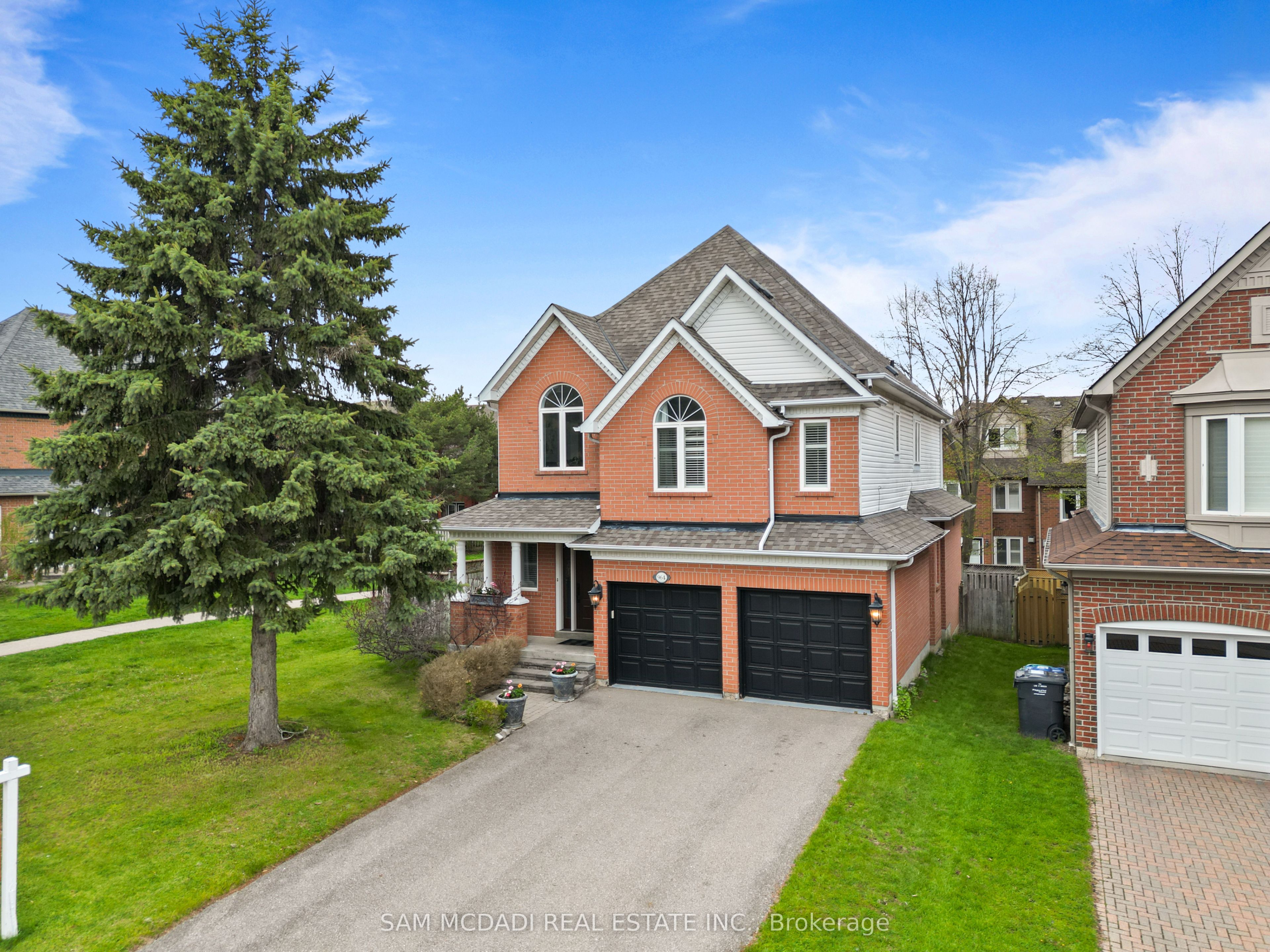964 Queen Street W Property Photo 3