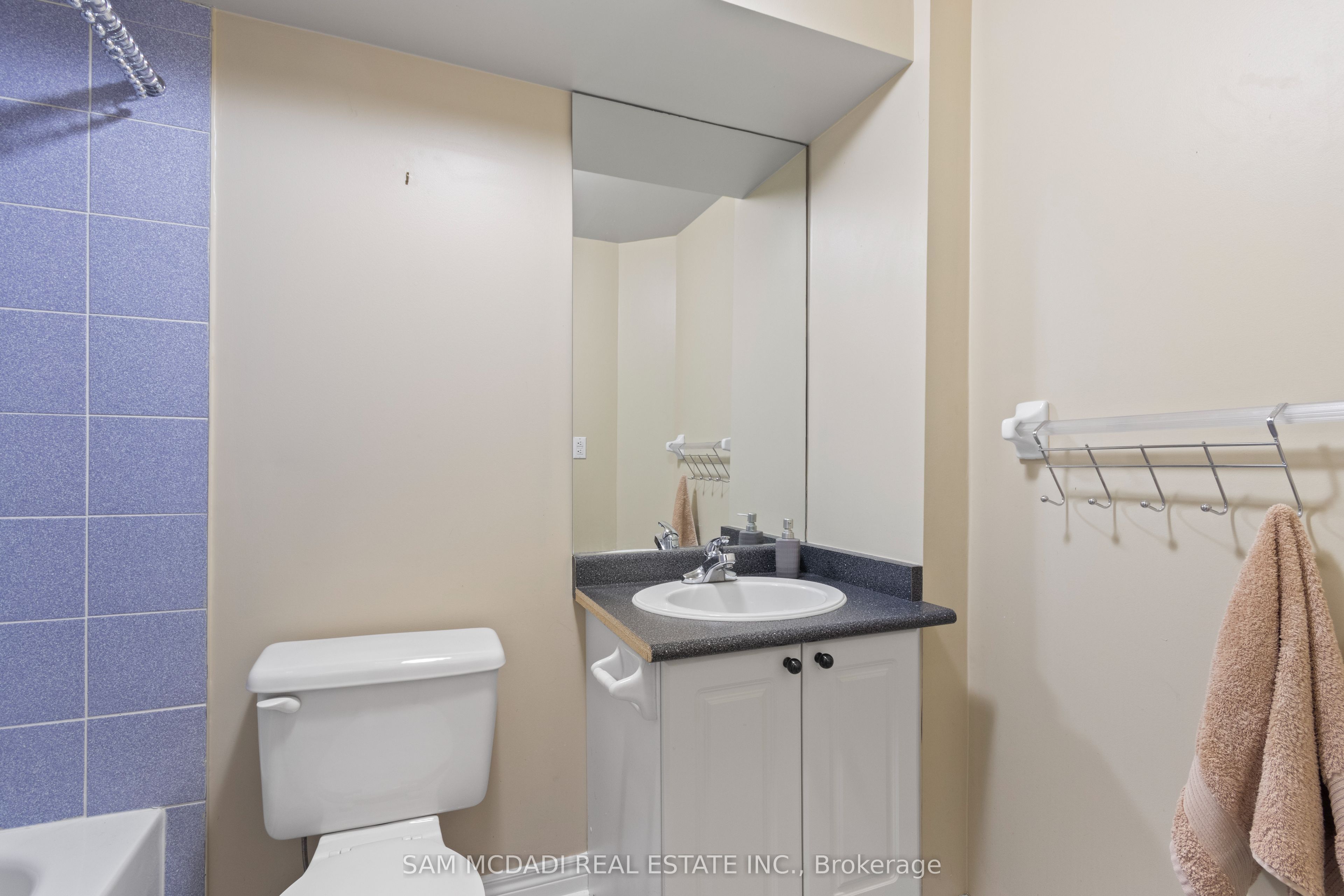 964 Queen Street W Property Photo 42