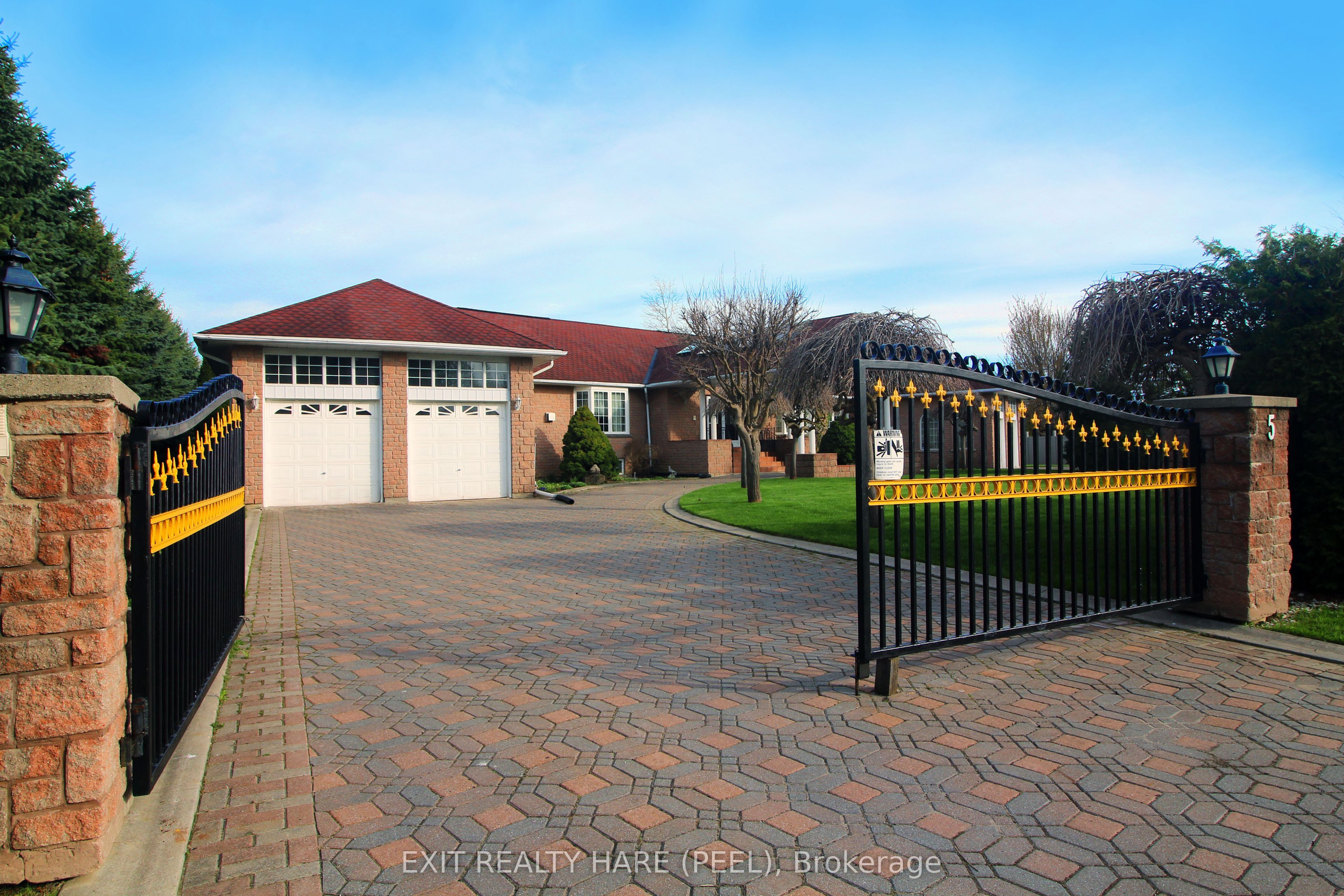 5 Glenbrook Boulevard Property Photo 1