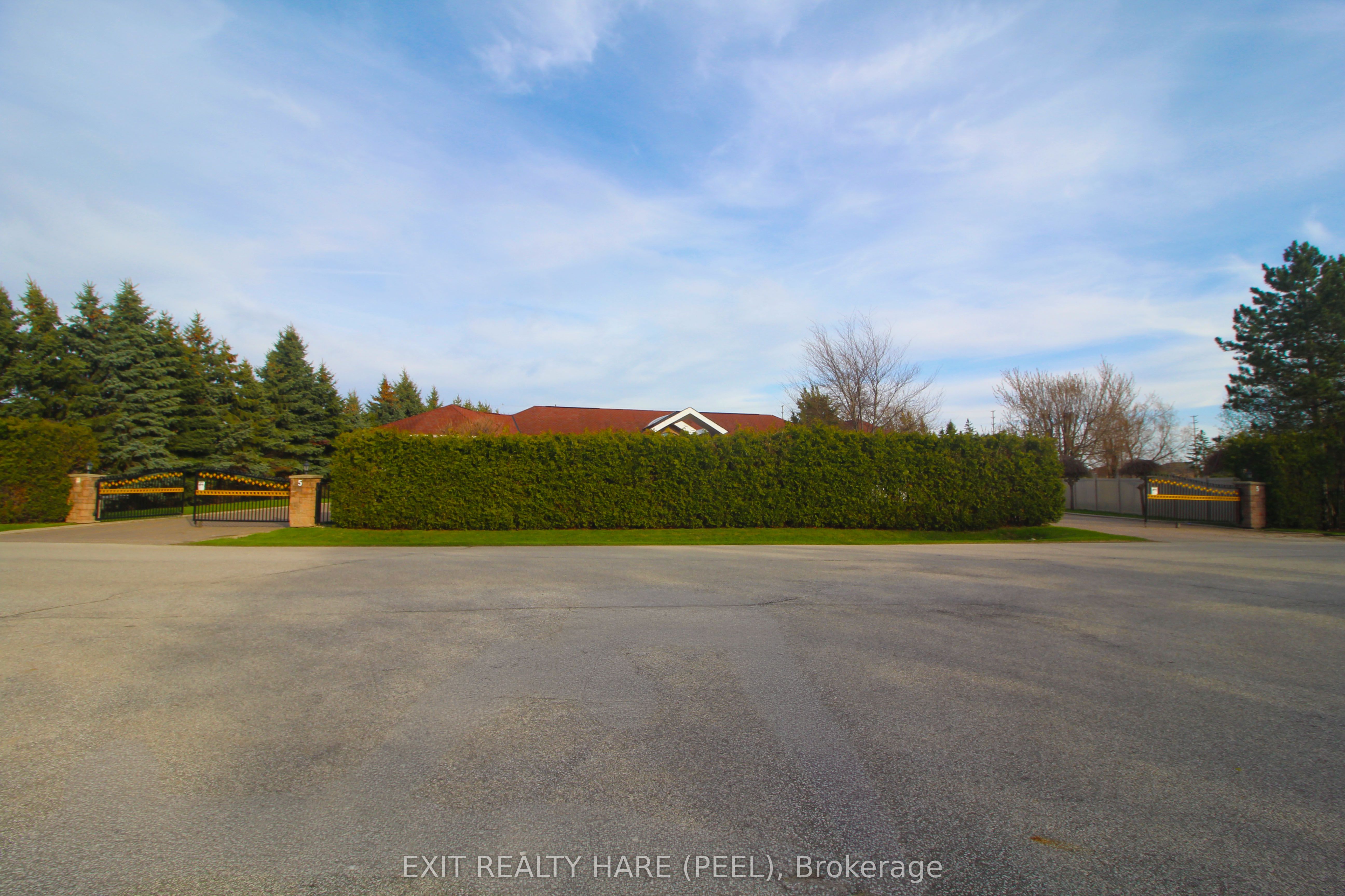 5 Glenbrook Boulevard Property Photo 4